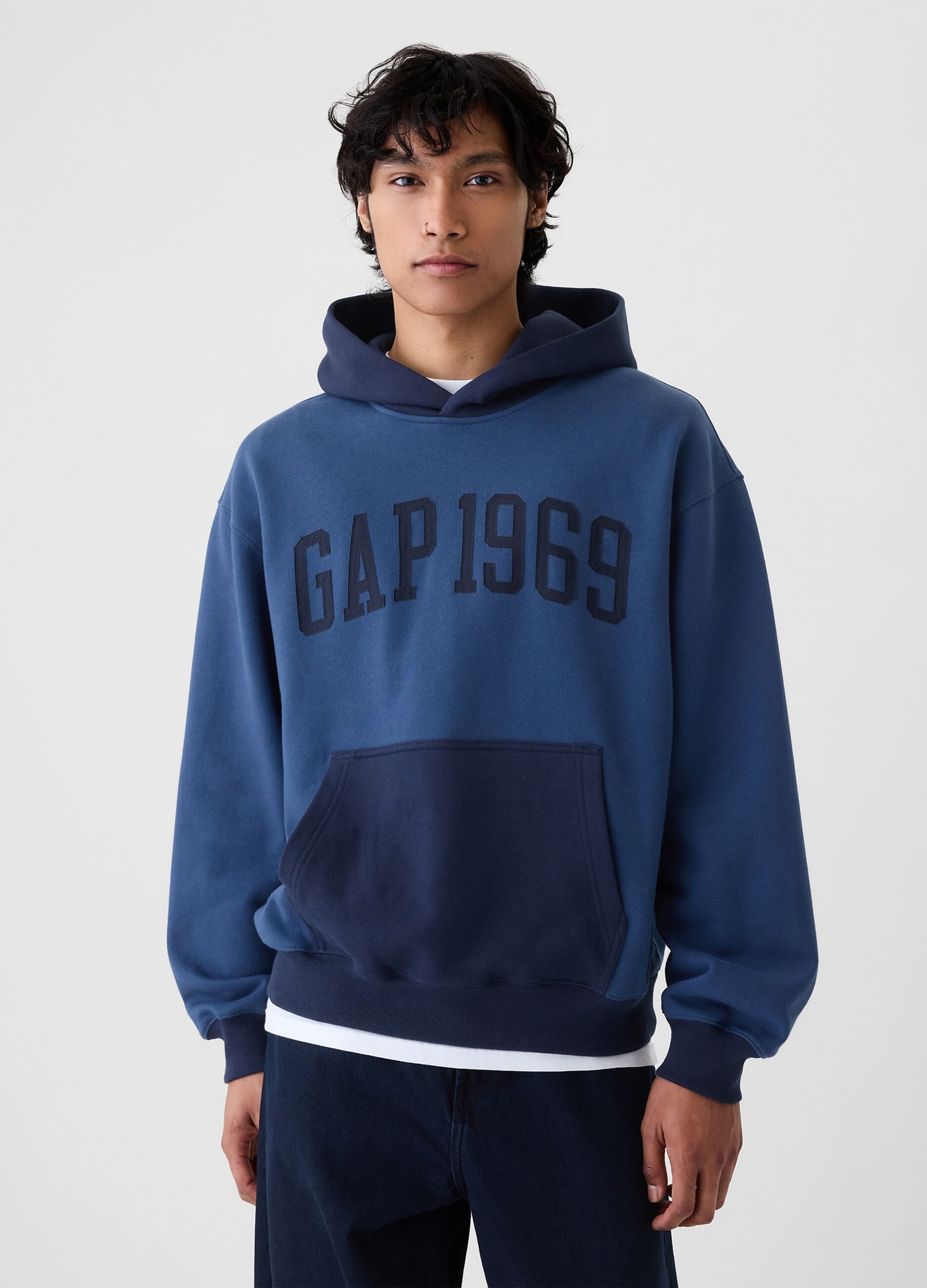 Felpa con cappuccio e stampa logo 