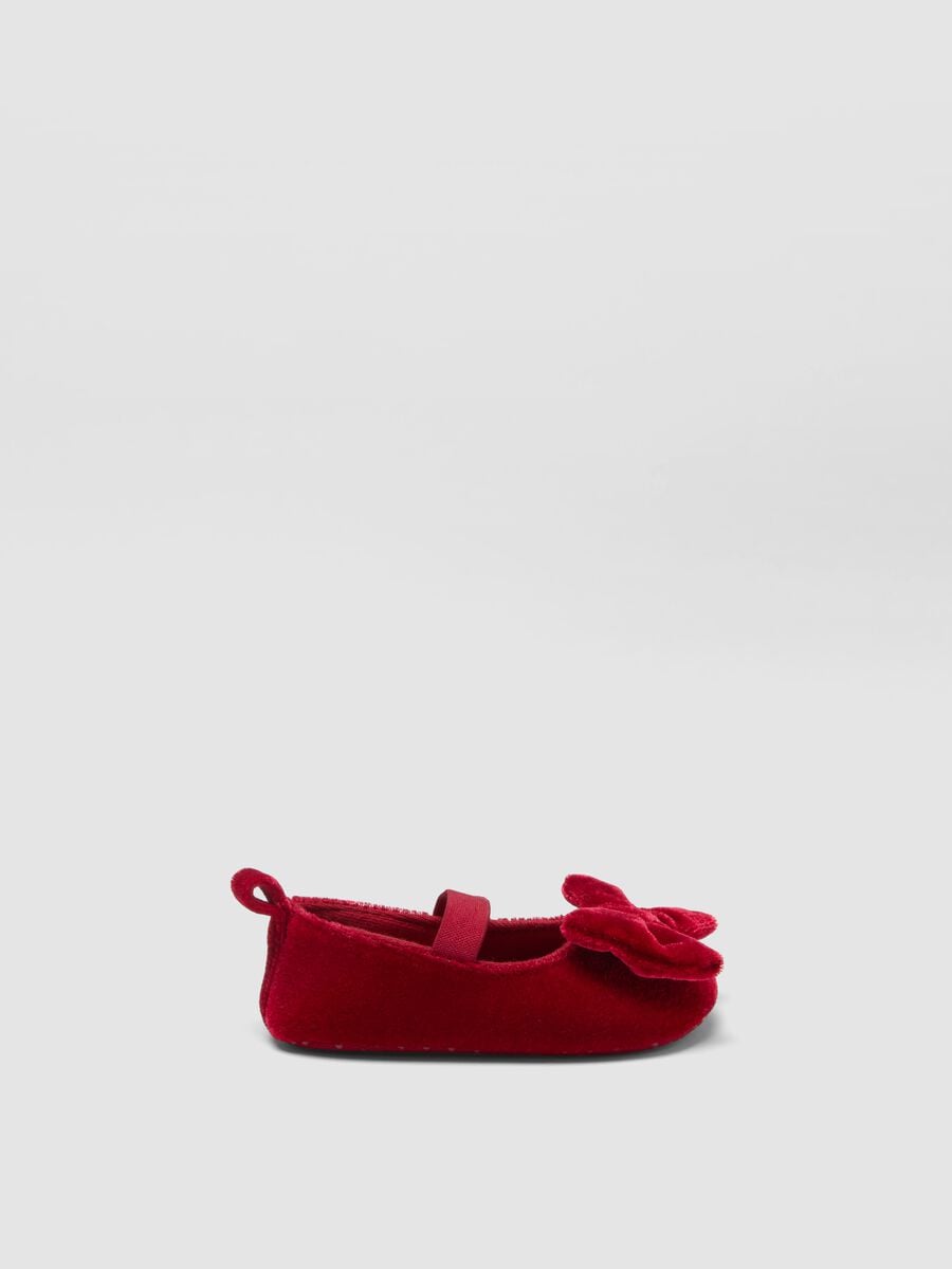 Red baby shoes with bow_0