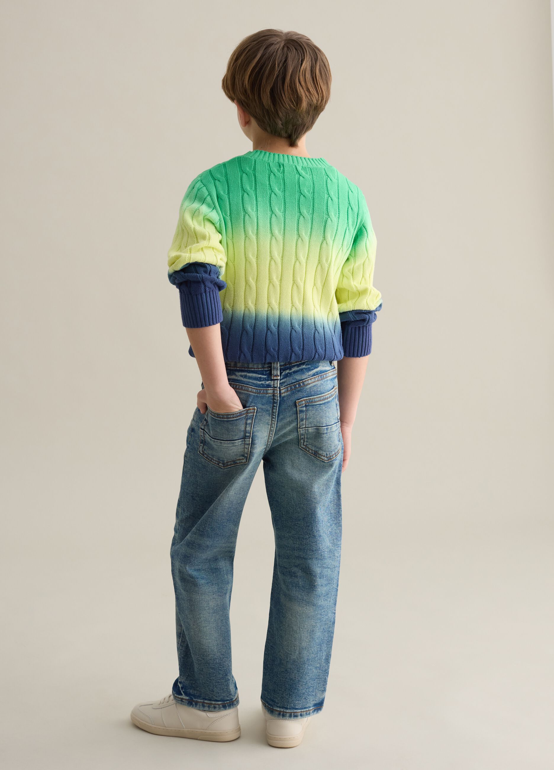 Regular-fit jeans with five pockets and abrasions