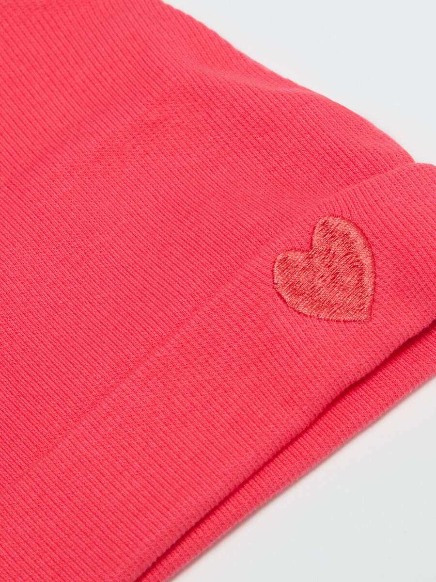 Knitted hat with ears and heart embroidery_1