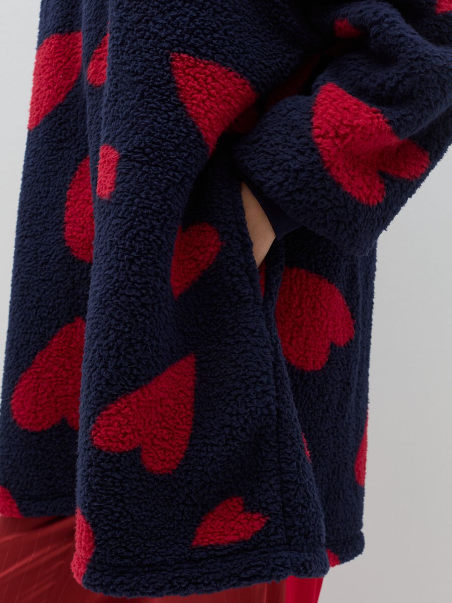Oversized teddy dressing gown with hearts pattern_3