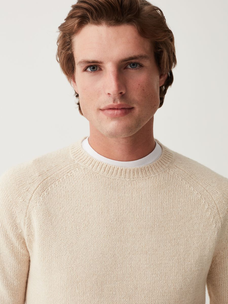 Pullover girocollo con maniche raglan_3