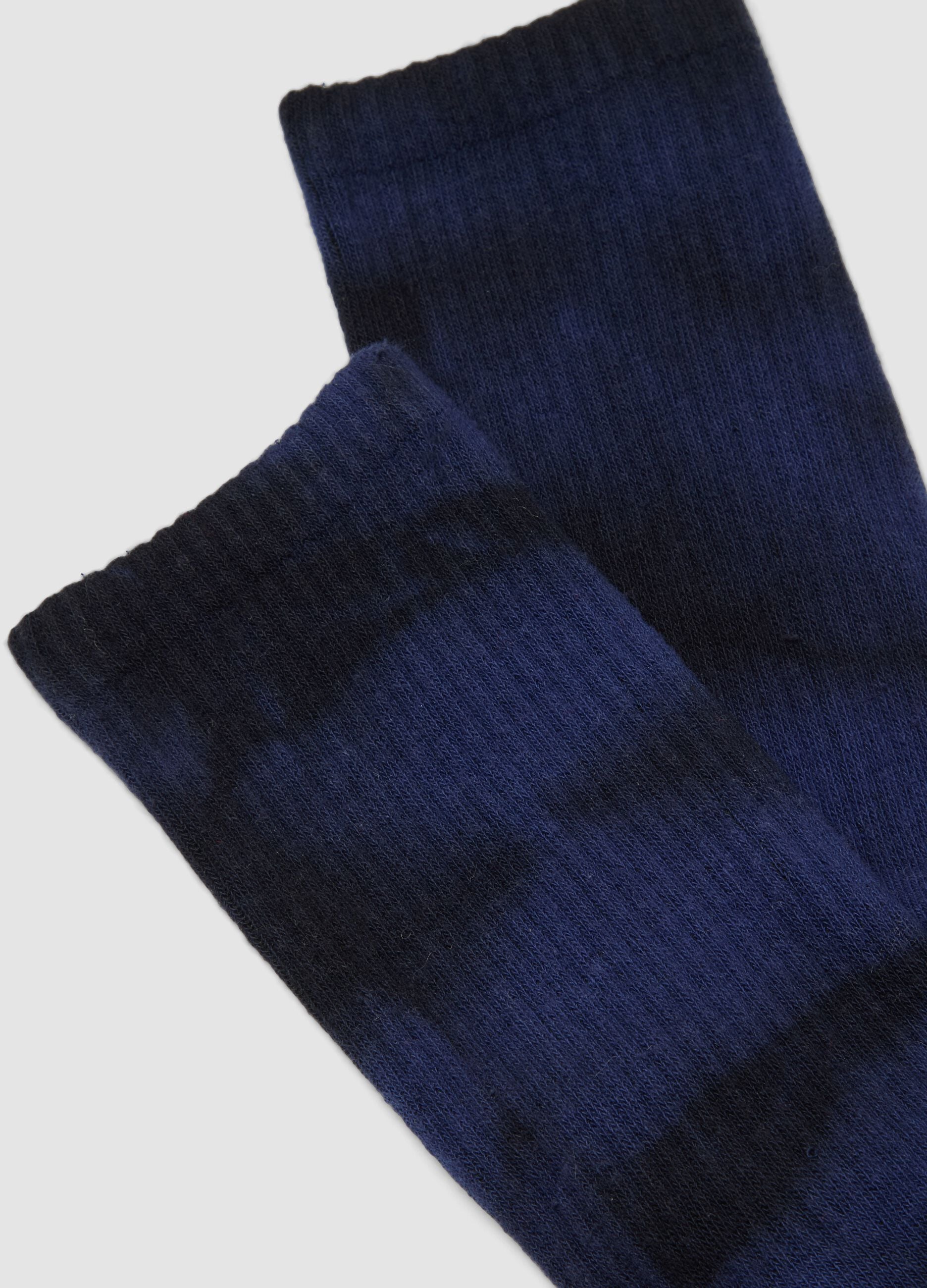 Blue sports socks in stretch cotton