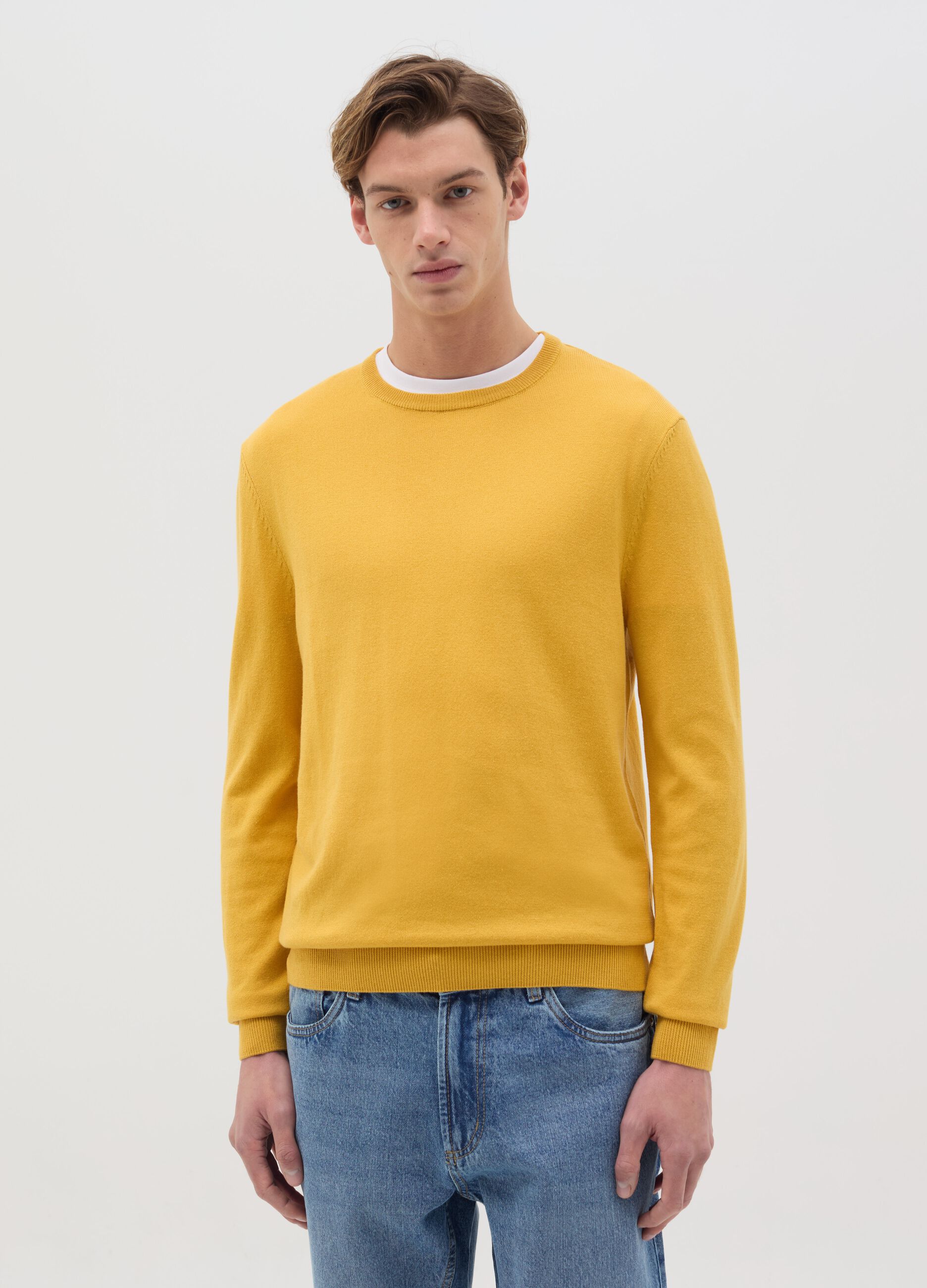 Round neck pullover