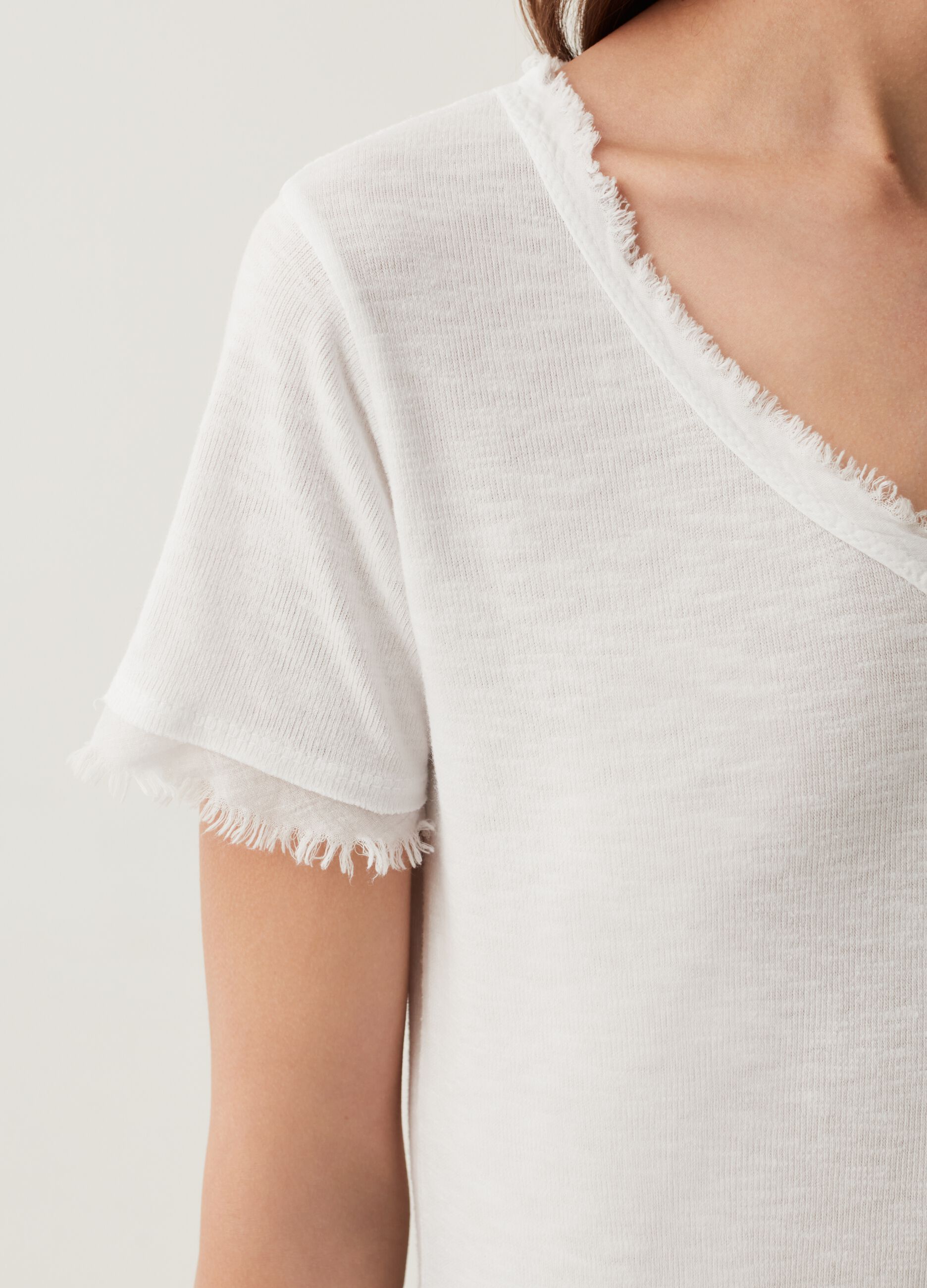 T-shirt con profili sfrangiati Hybrid_3