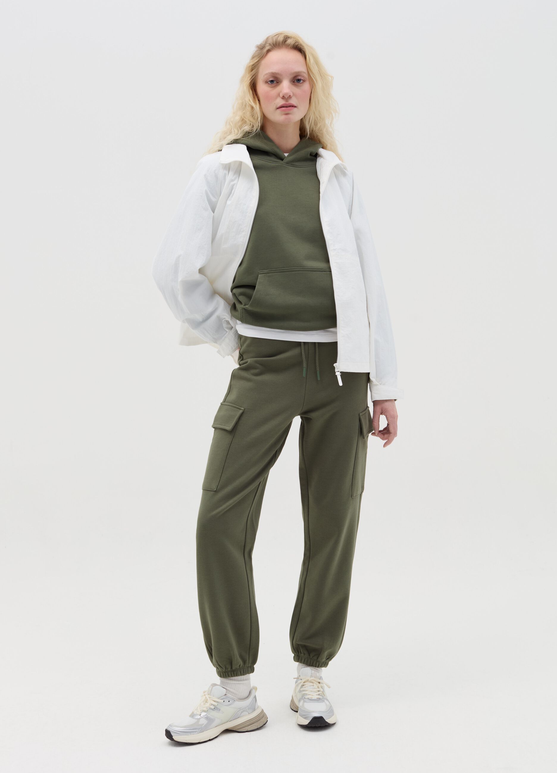 Giacca corta Essential con cappuccio e zip