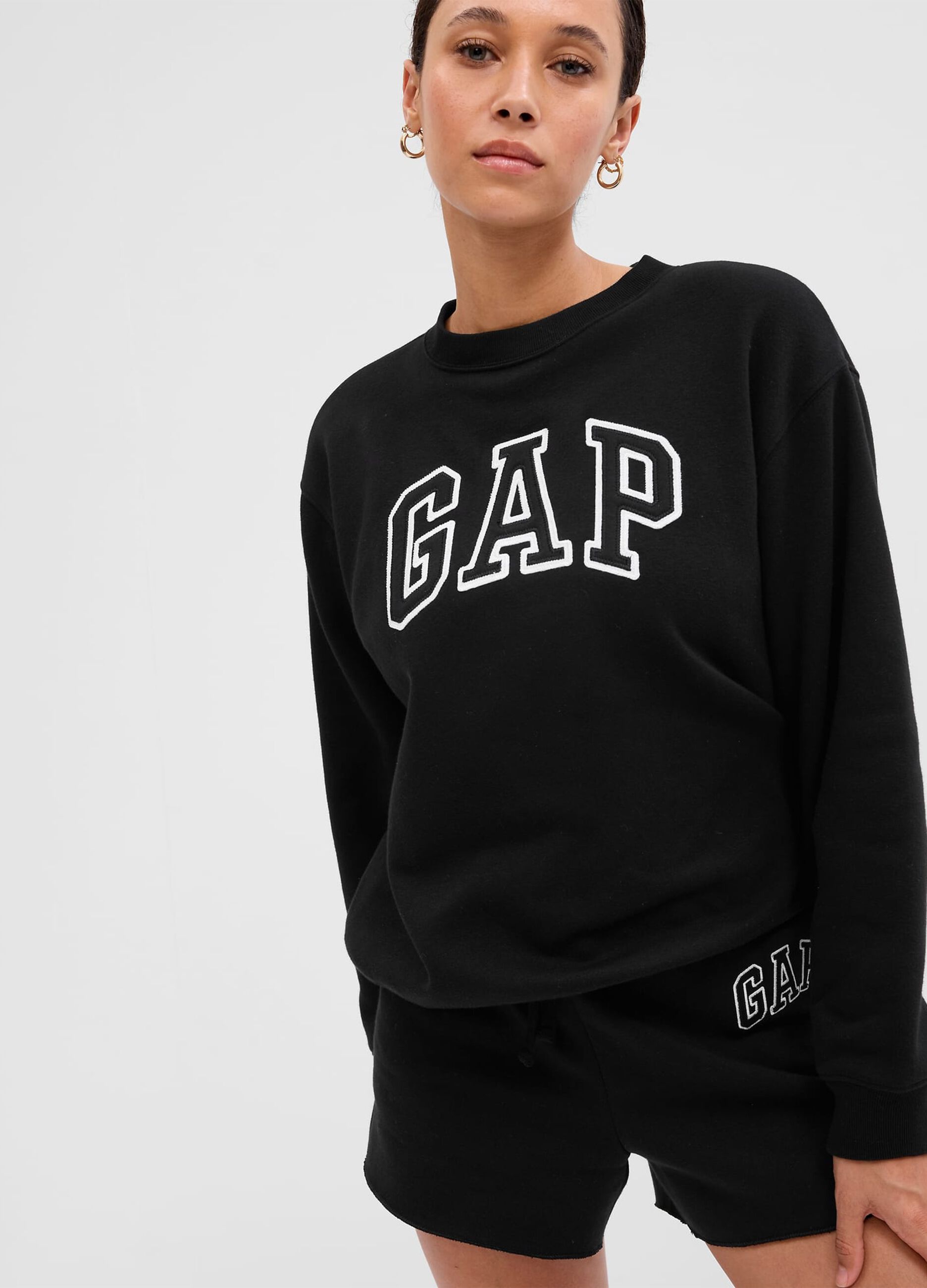 Sweatshirt with round neck and logo embroidery