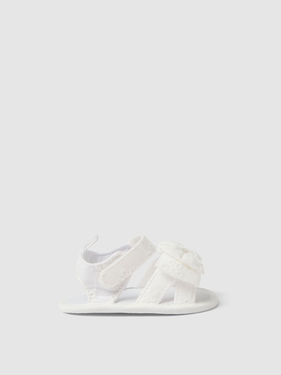 White pure cotton sandals for newborn girls with velcro and bow_0
