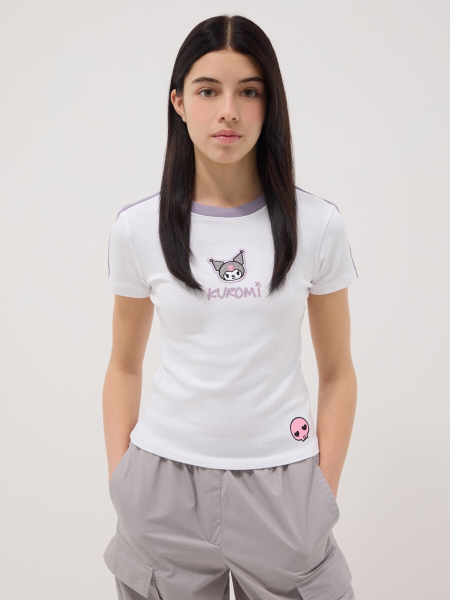 T-shirt in cotone elasticizzato bianco da ragazza slim fit con Kuromi_0