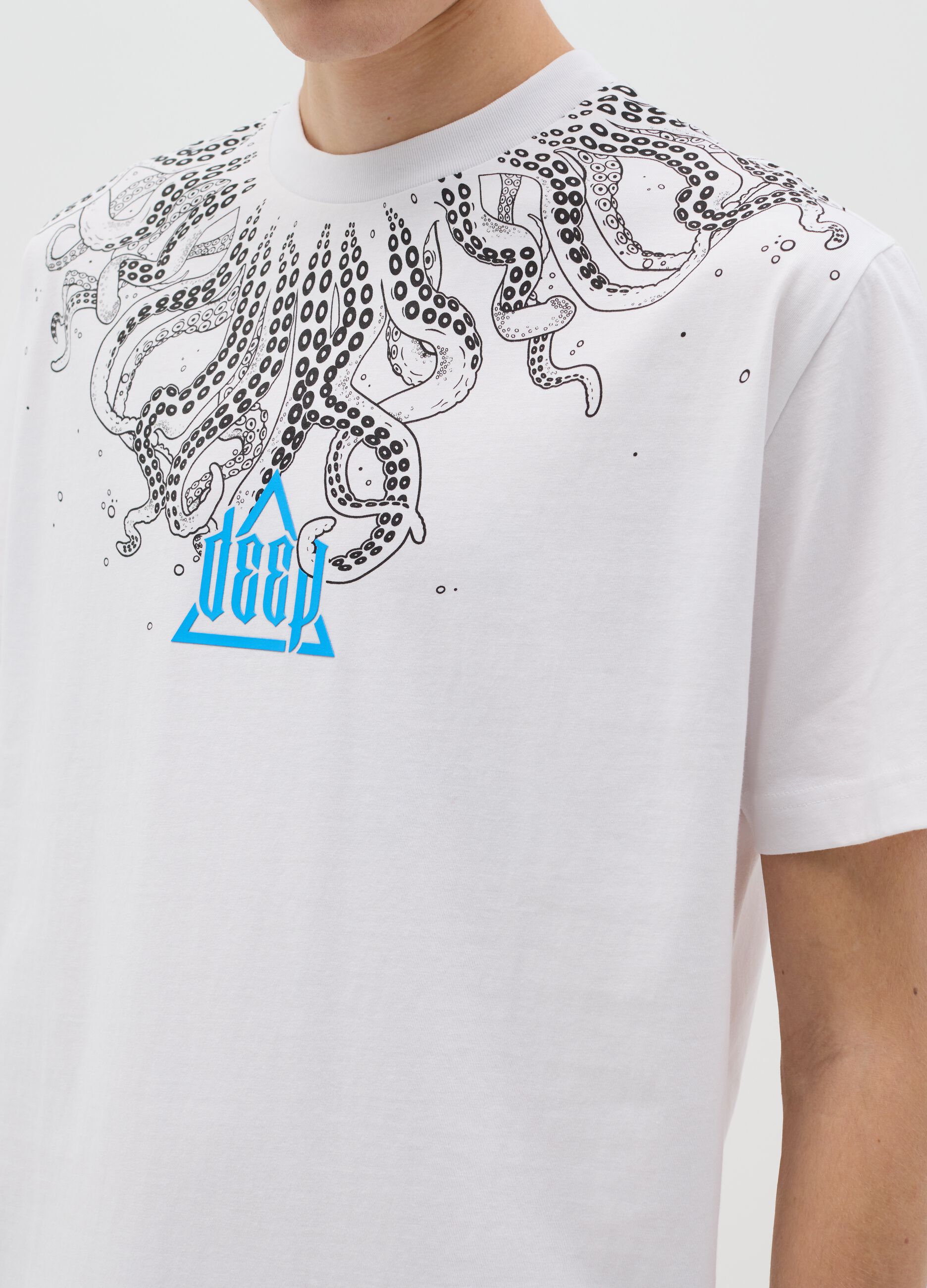White T-shirt with short sleeves and print