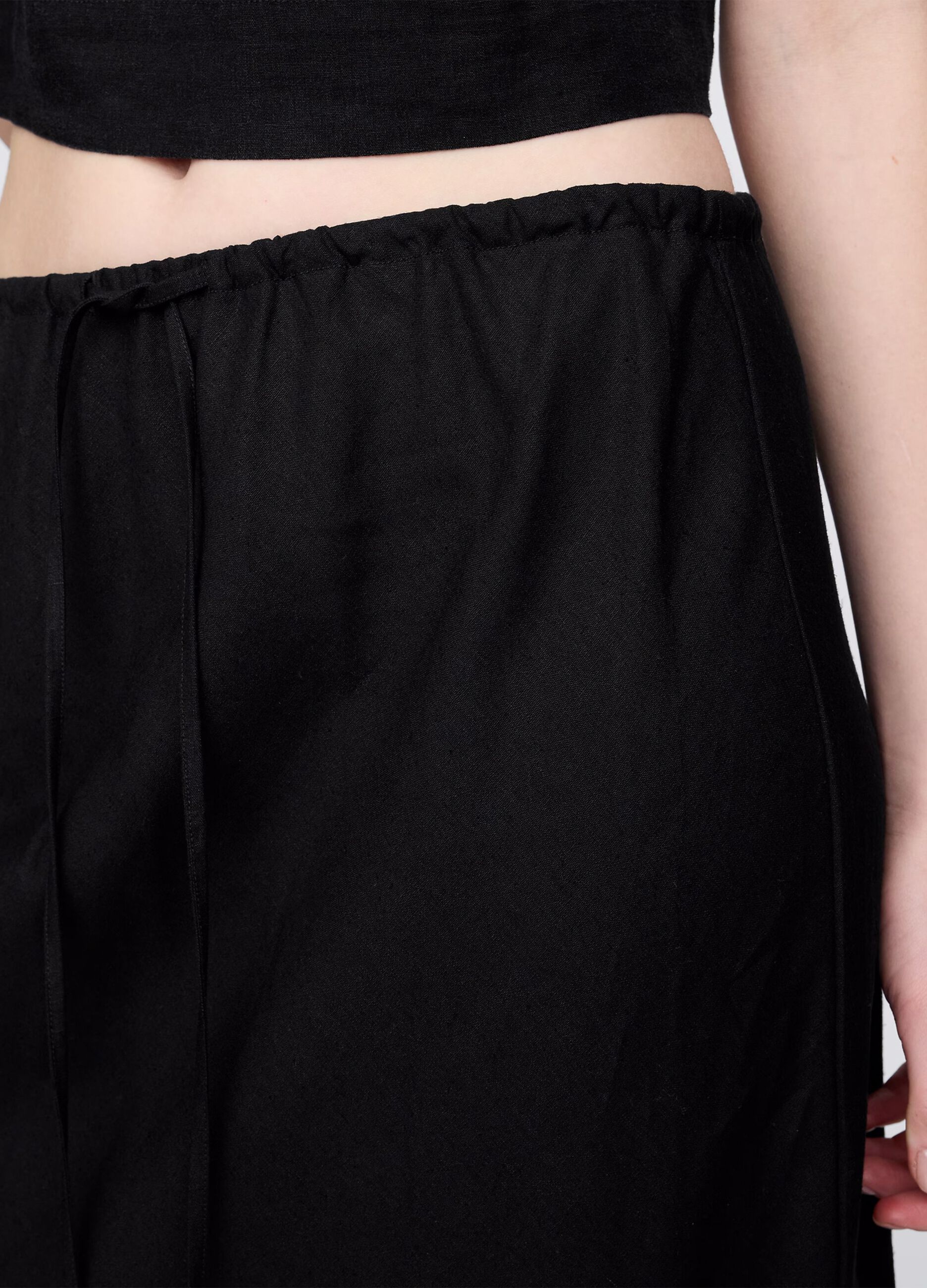 Long black skirt in linen and viscose