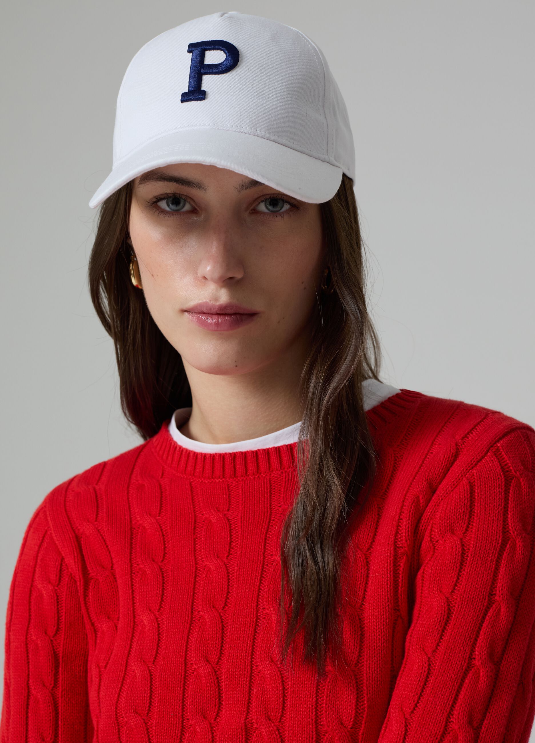 Ribbed pullover with cable-knit design