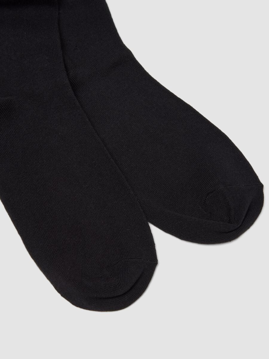 Calze lunghe nere in cotone elasticizzato con motivo natalizio_2