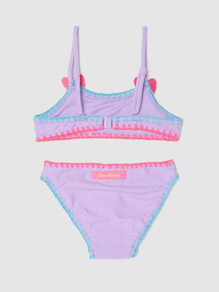 Bikini viola in tessuto elasticizzato con cuori applicati_1