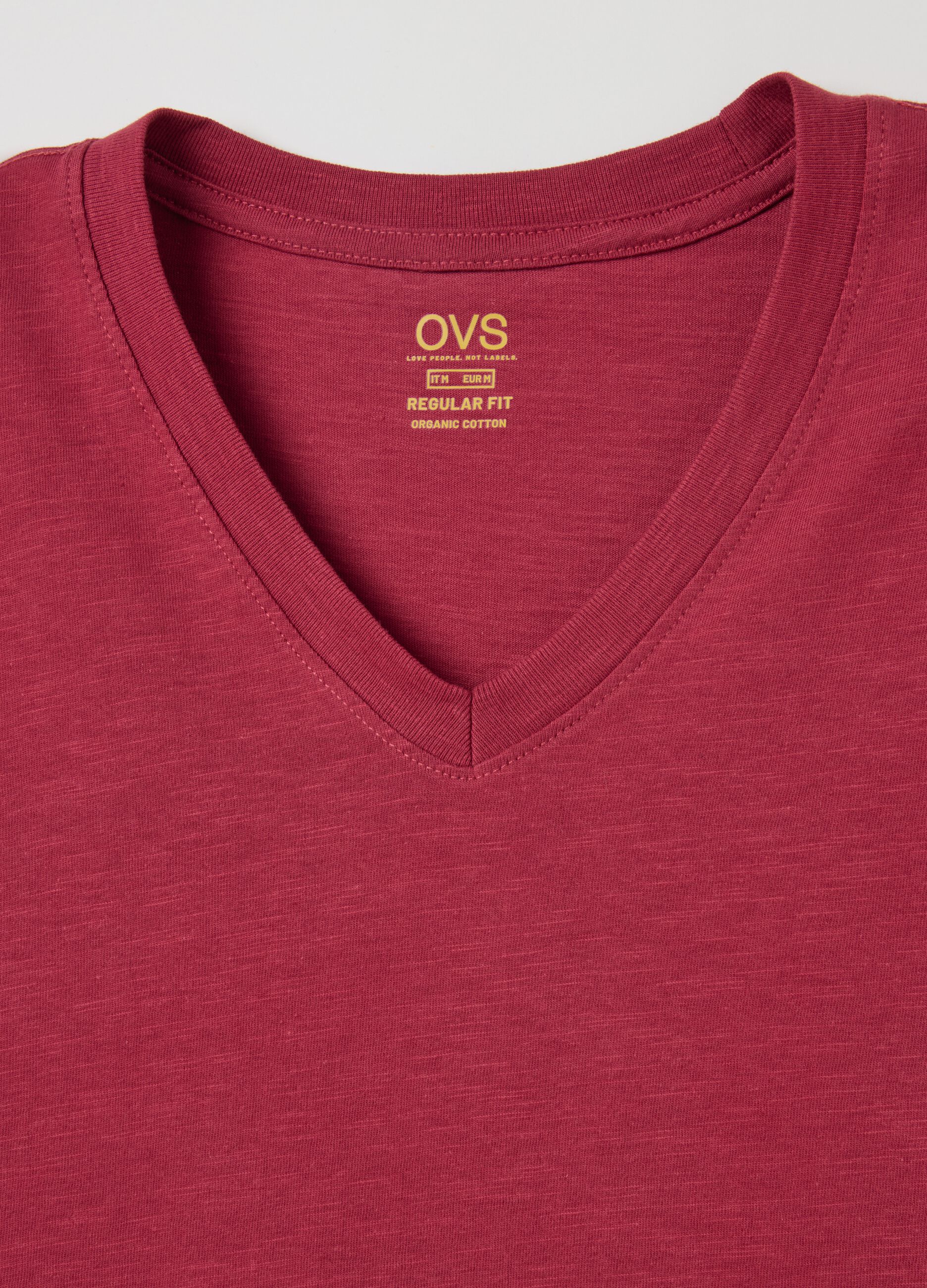 T-shirt in cotone slub con scollo a V