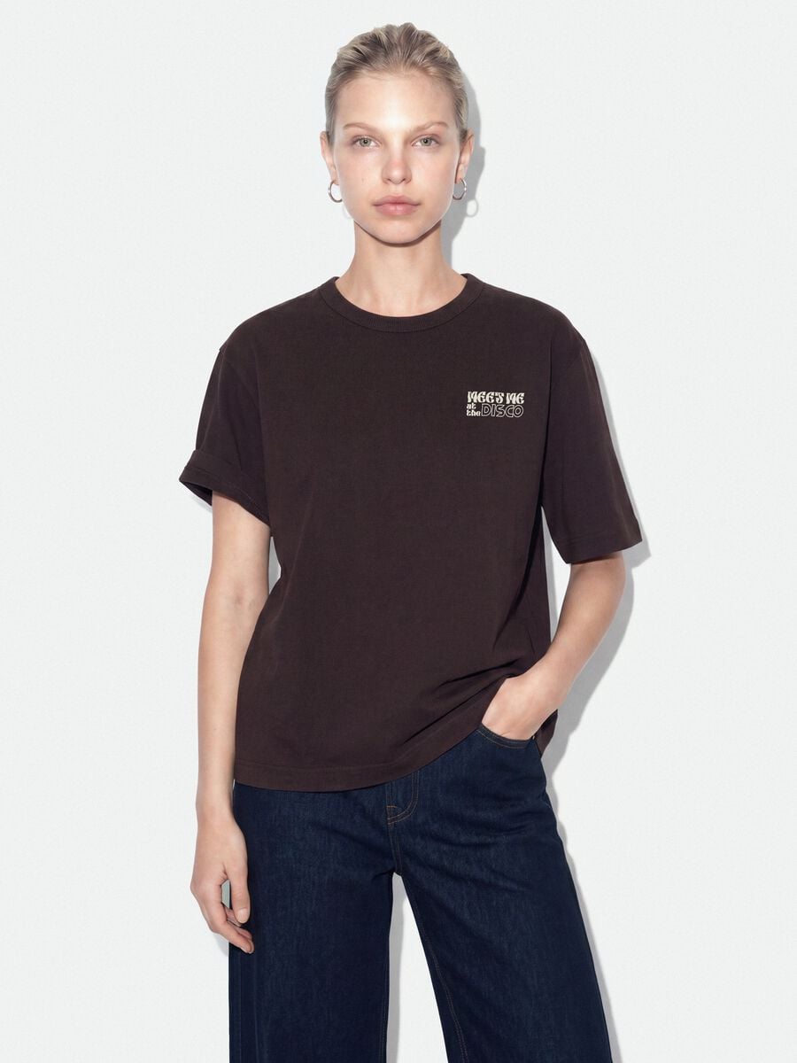 T-shirt grigia in puro cotone over fit con scritta sul petto_0