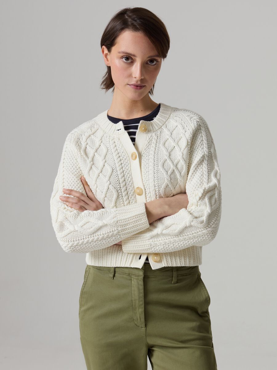 Cable-knit cardigan with diamond motif_0