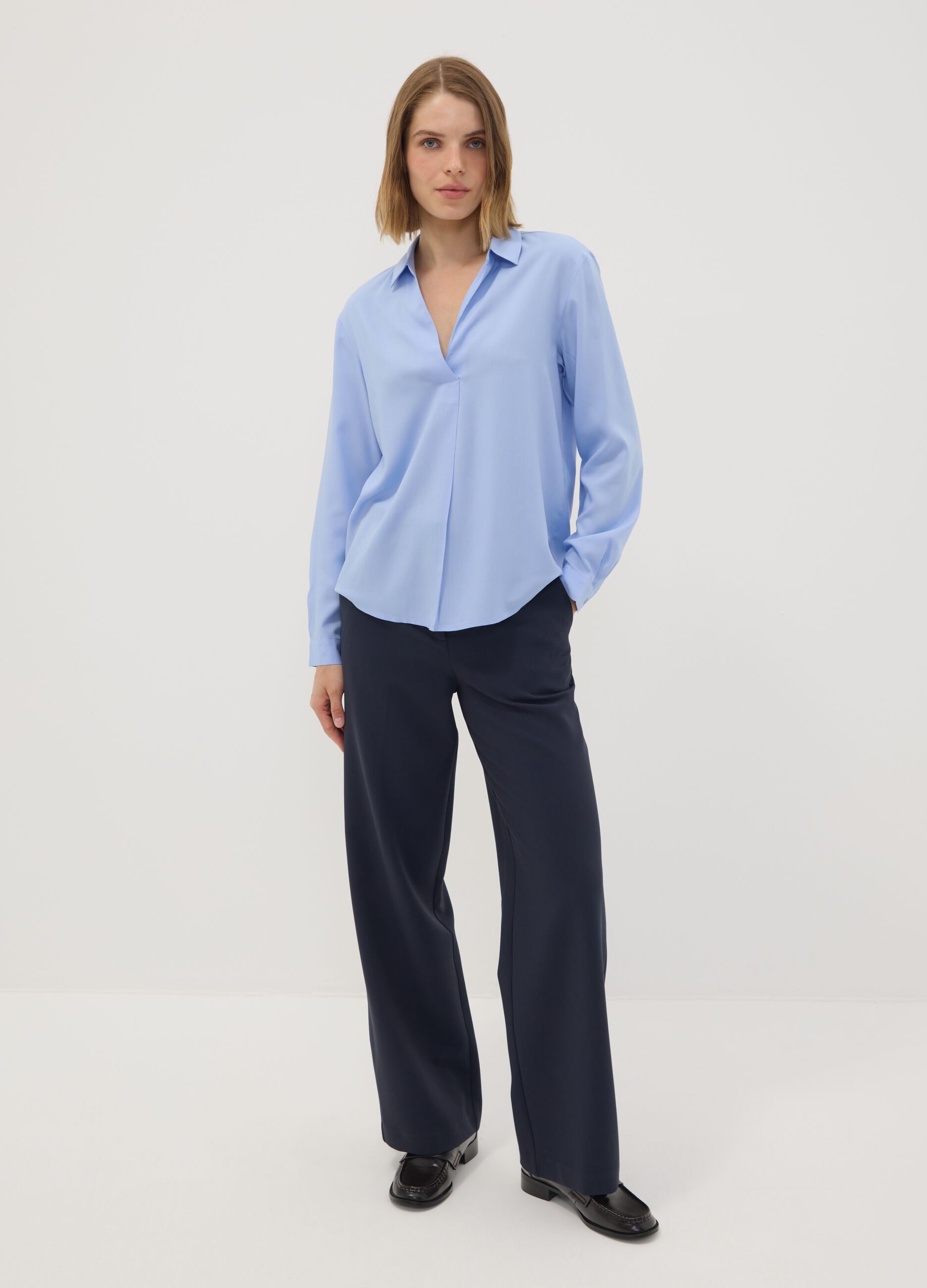 Camicia azzurra in pura viscosa con colletto classico regular fit