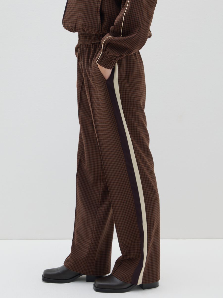 Brown checked regular fit trousers_3