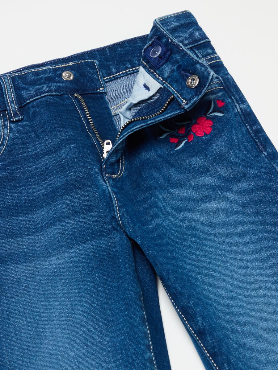Flare-fit jeans with floral embroidery_2