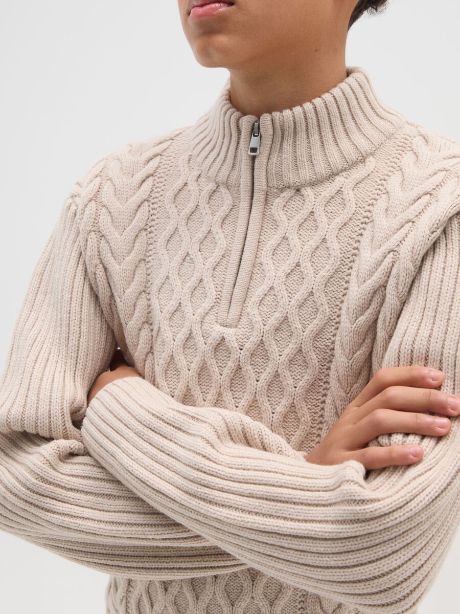 Maglione beige da ragazzo regular fit con design a treccia e mezza zip_2