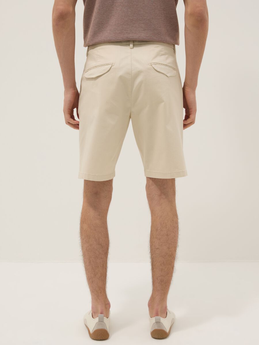 Beige stretch cotton chino shorts_2