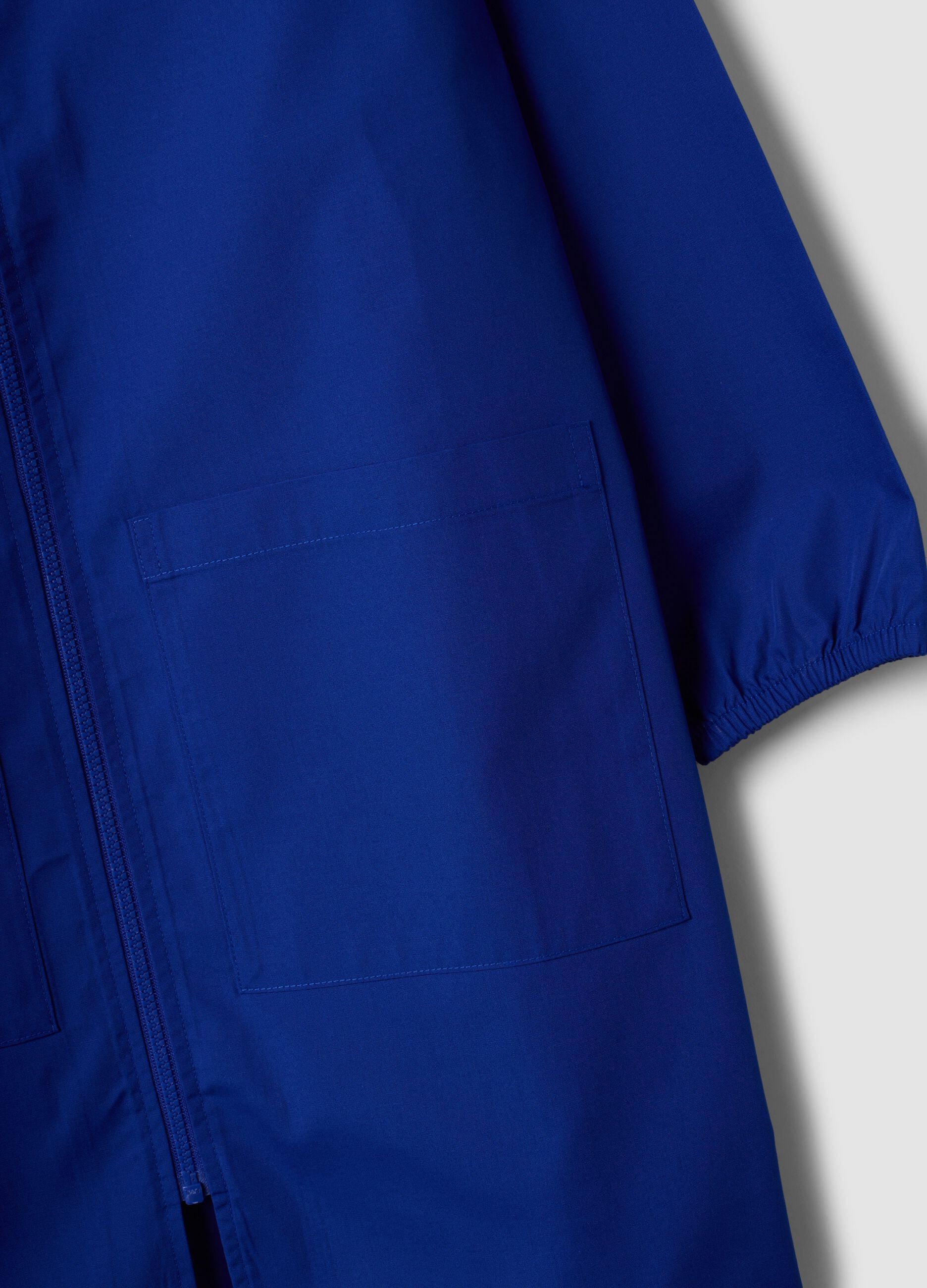 Blue boys&rsquo; school apron with zip and Mario Kart embroidery