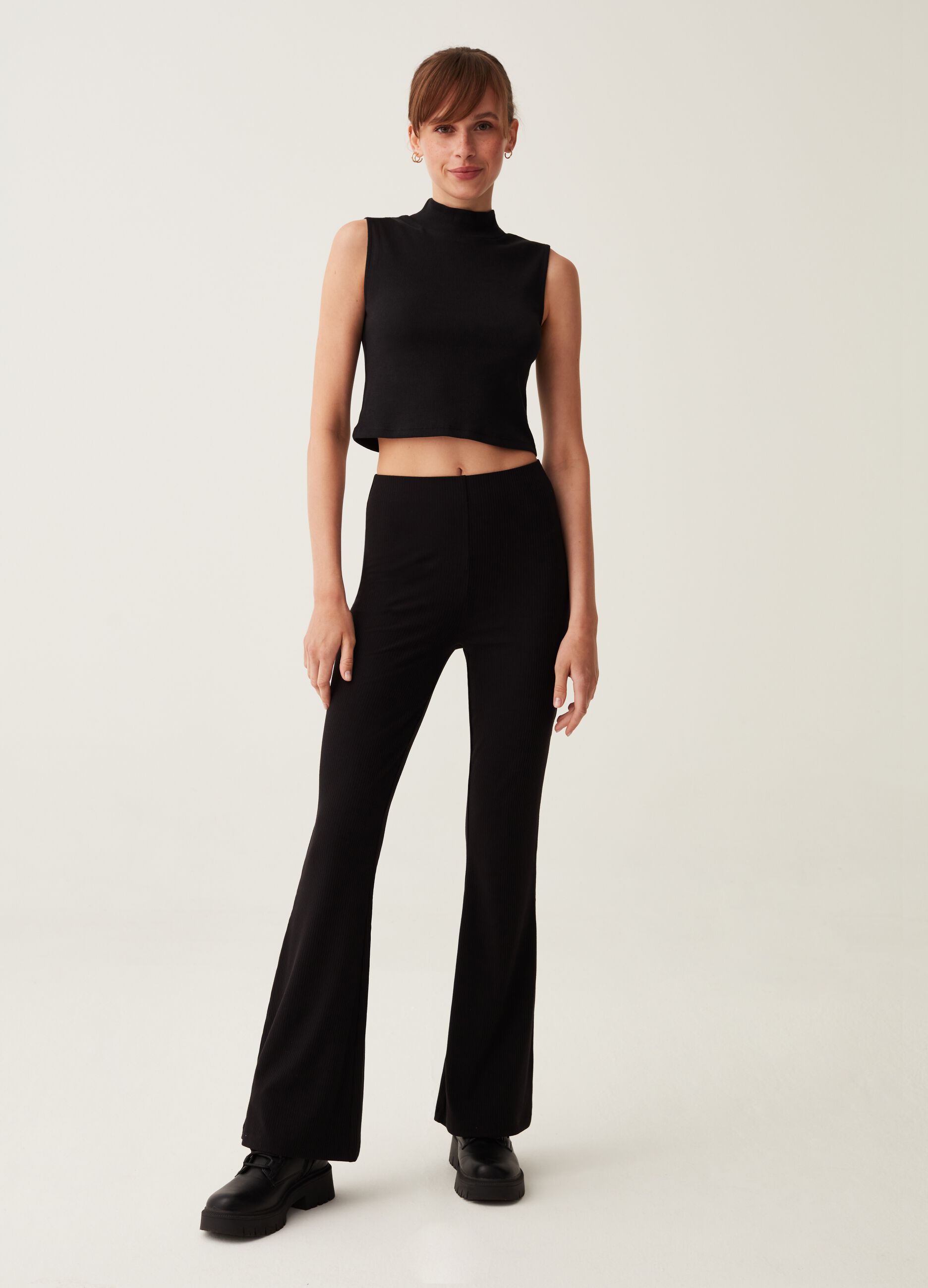 Pantalone flare fit a coste piatte