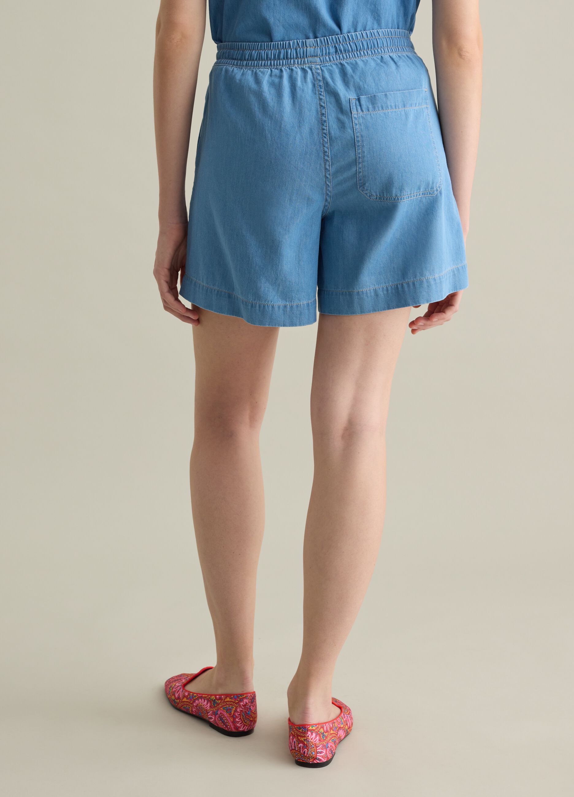 Fluid shorts in denim with drawstring