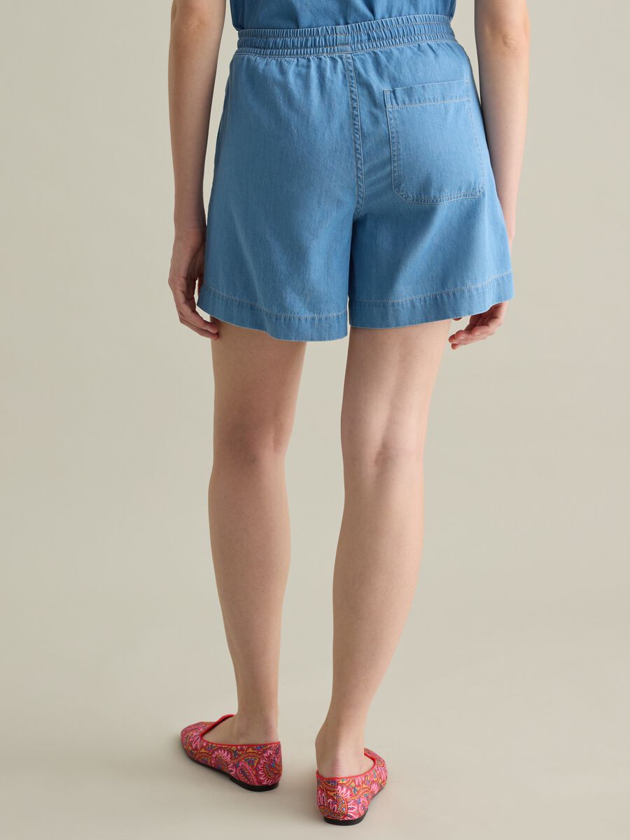 Fluid shorts in denim with drawstring_2
