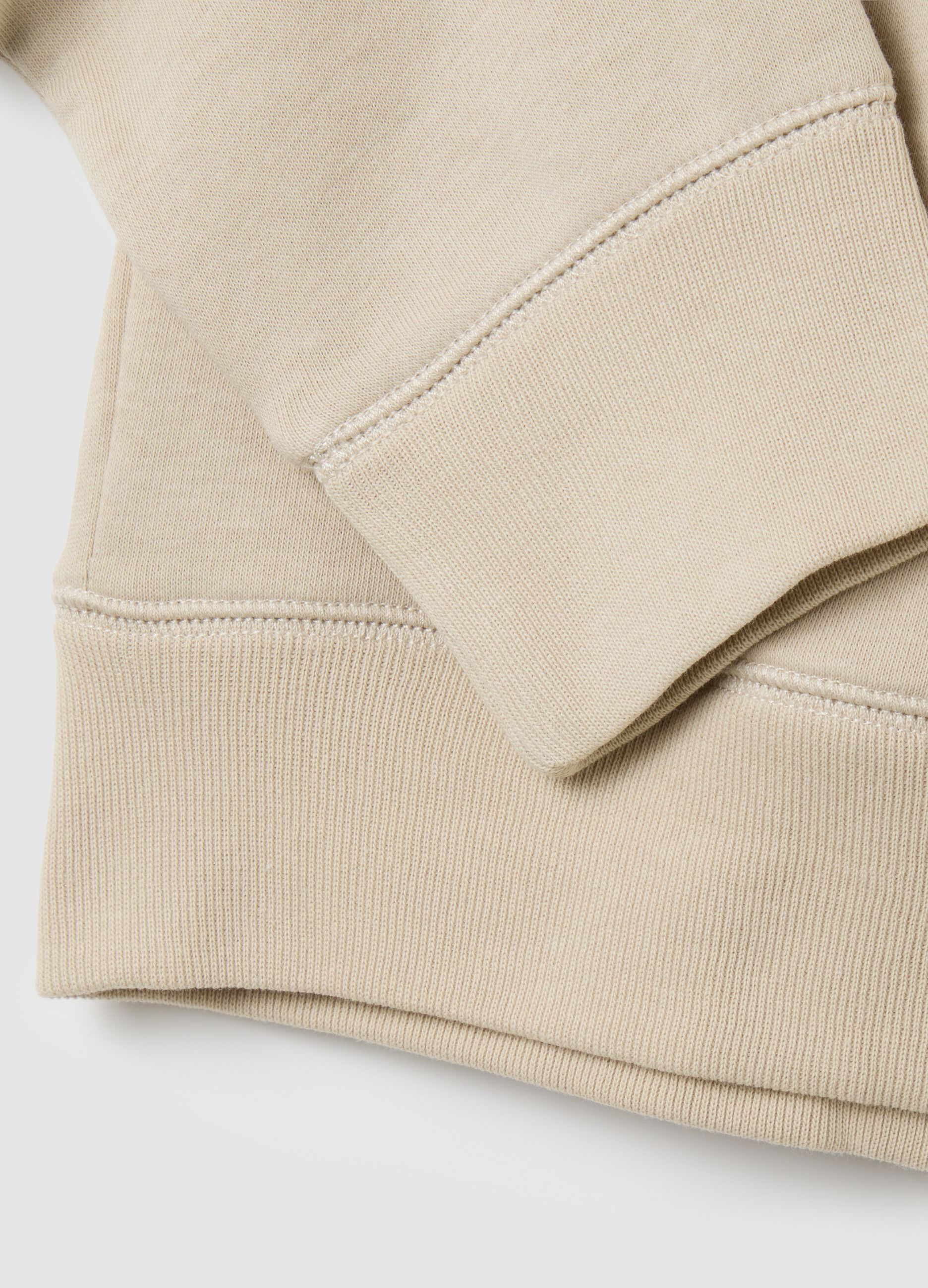 Sweatshirt with round neck and logo print