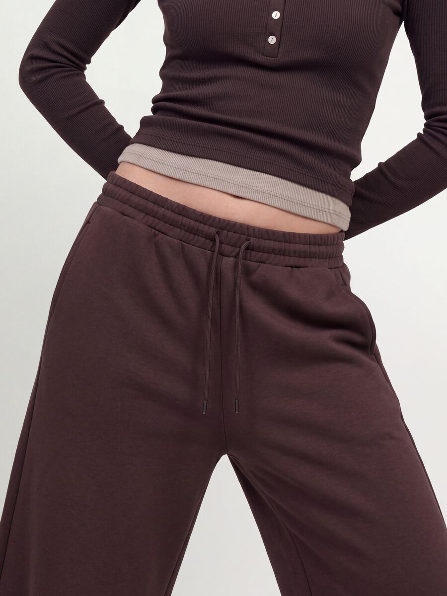 Pantaloni marroni wide leg in modal elasticizzato con coulisse_2
