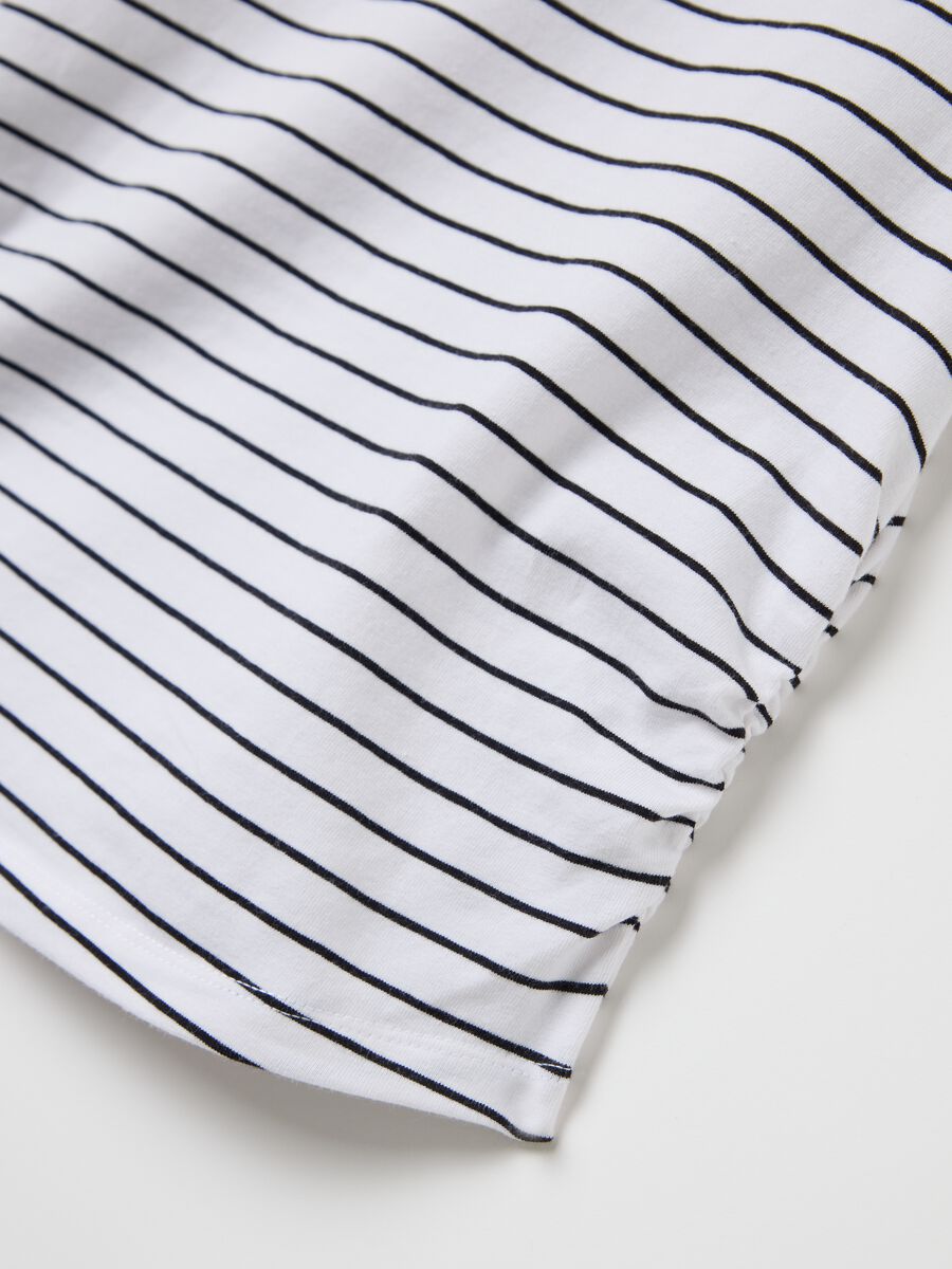 Slim-fit T-shirt with striped gathering on the side_5
