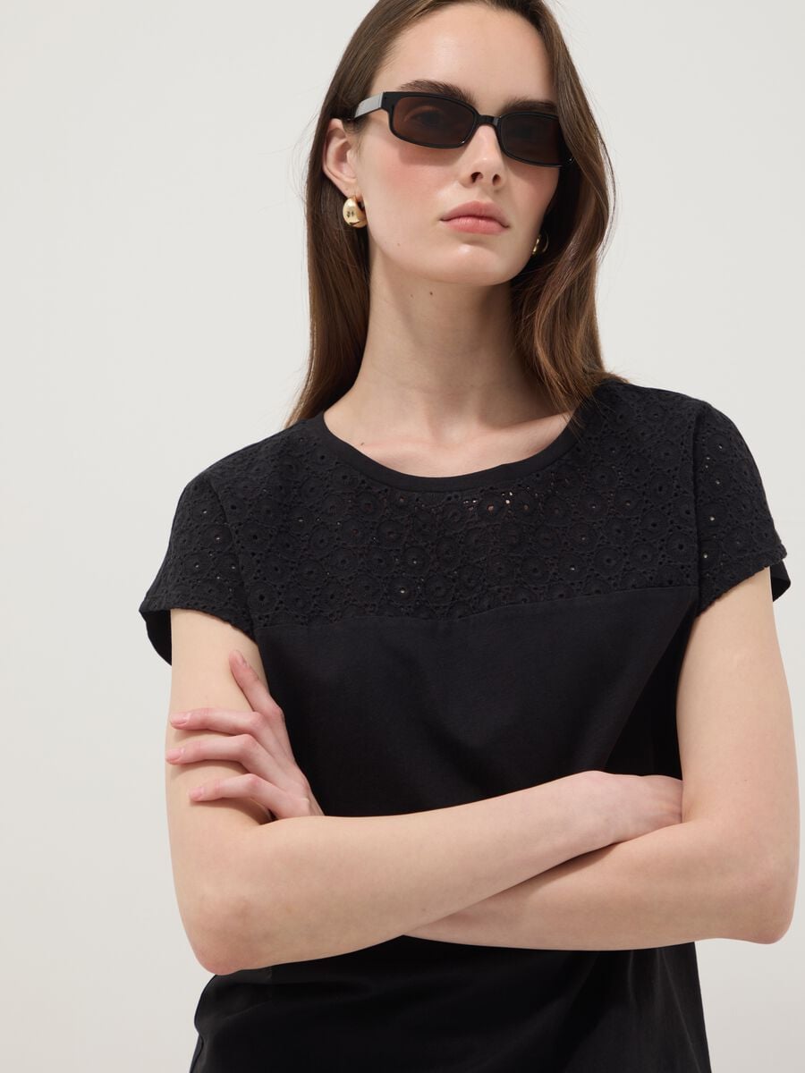 Black pure cotton T-shirt with Broderie Anglaise lace insert_0