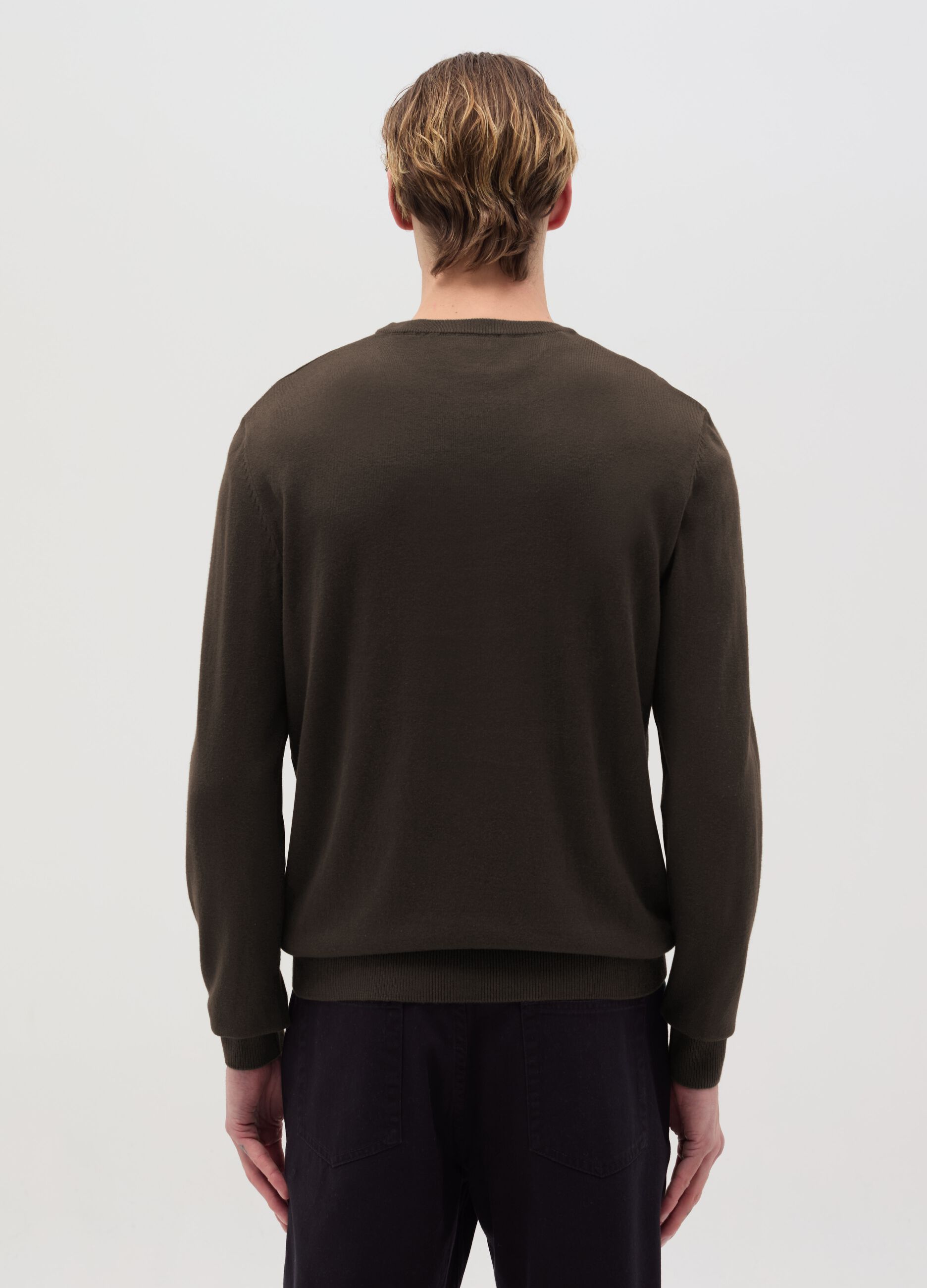 Round neck pullover