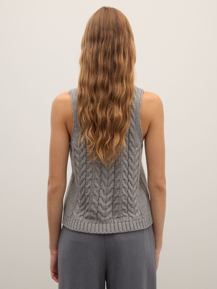 Regular fit grey high collar knitted vest_2