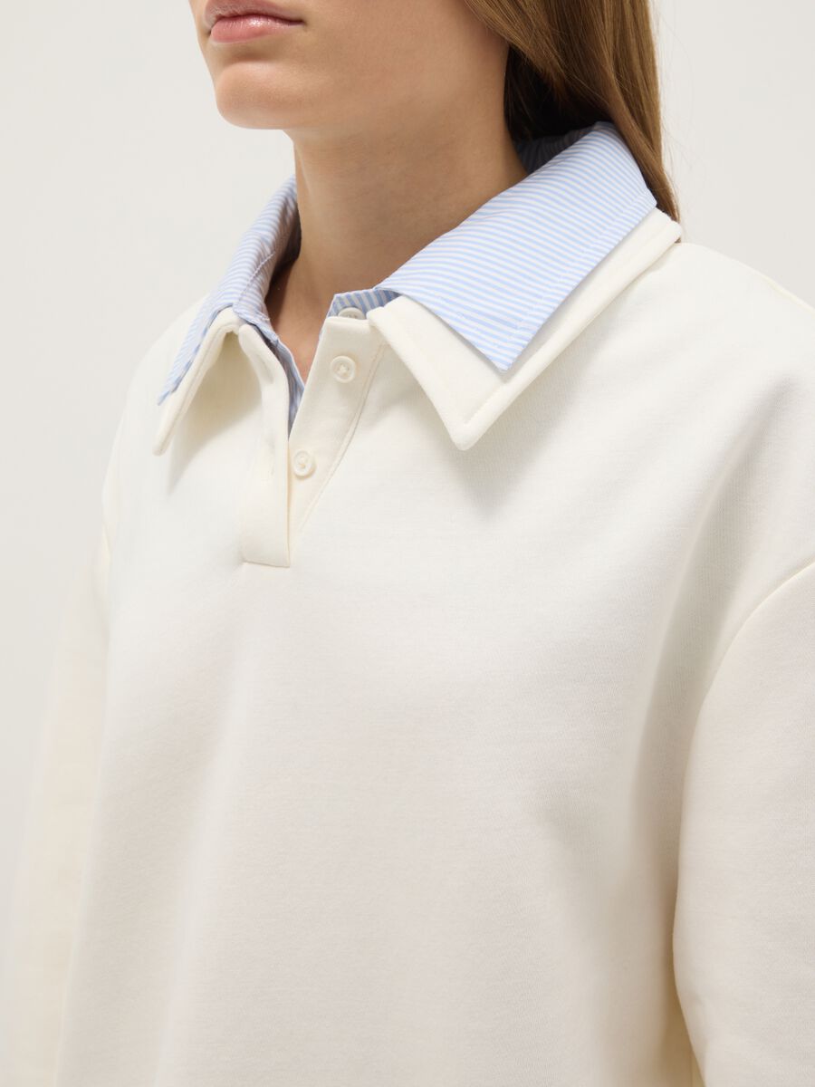 White cotton blend regular fit sweater with contrast collar_3