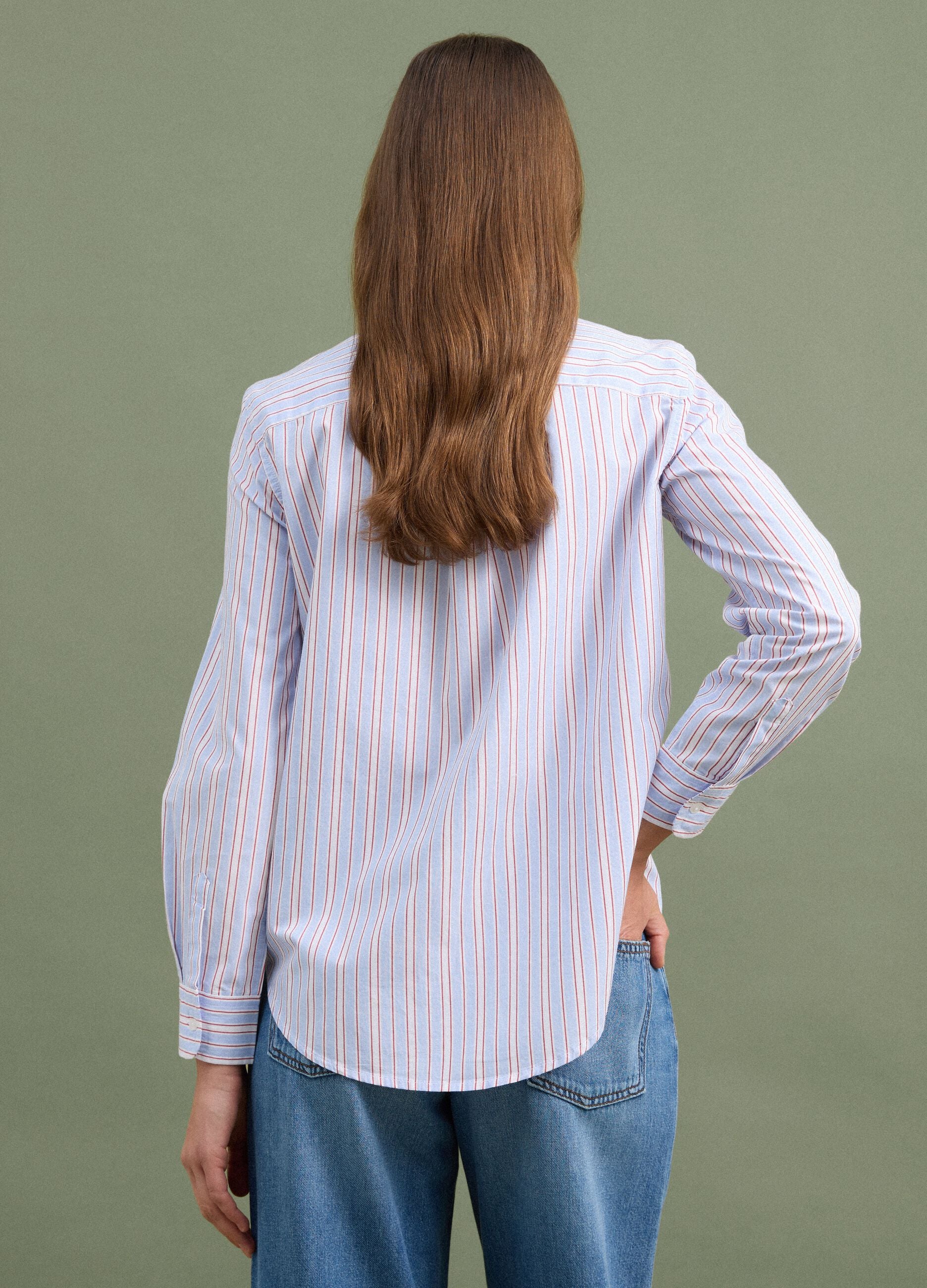Blue poplin shirt with red stripes, regular fit