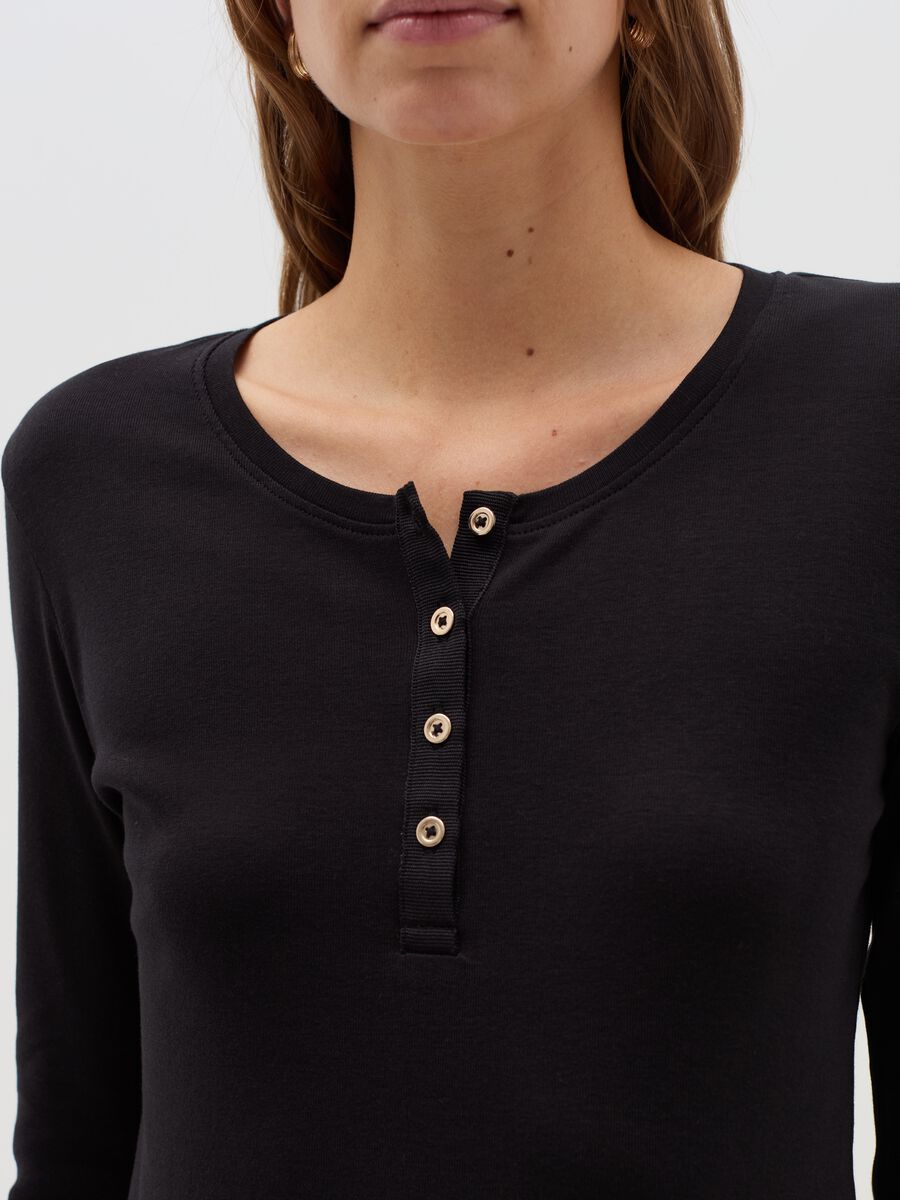 Long-sleeved T-shirt with granddad neckline_2