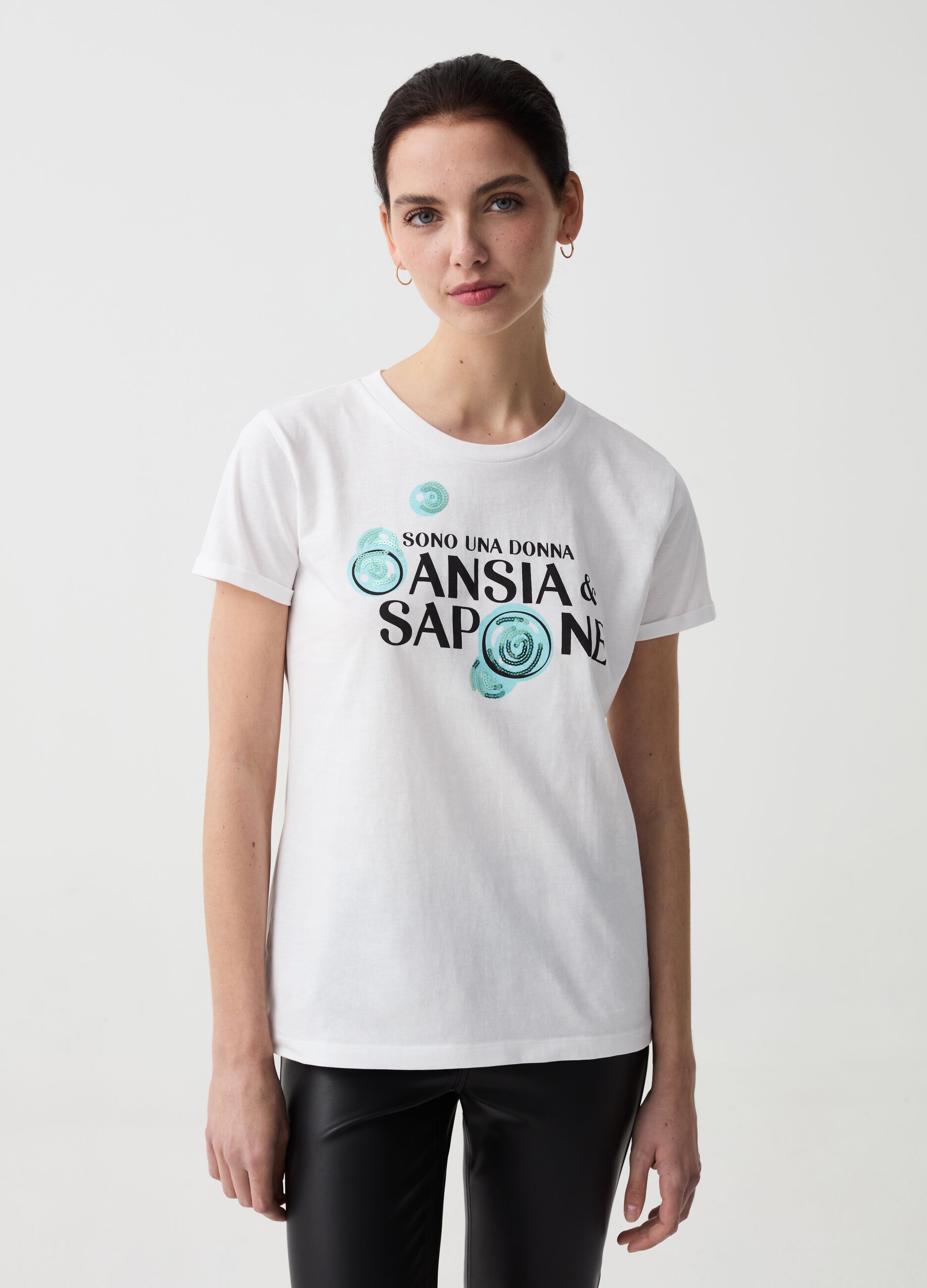 T-shirt con stampa lettering e paillettes