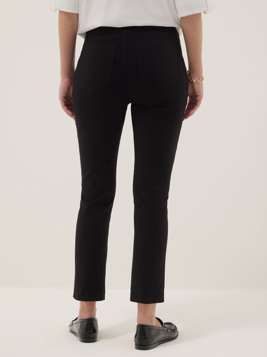 Pantaloni slim premaman neri in viscosa elasticizzata_2
