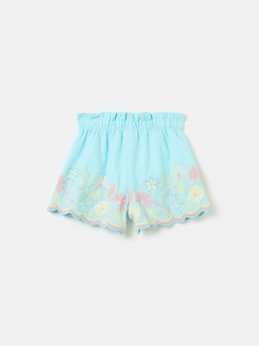 Shorts in cotone con ricamo floreale_1