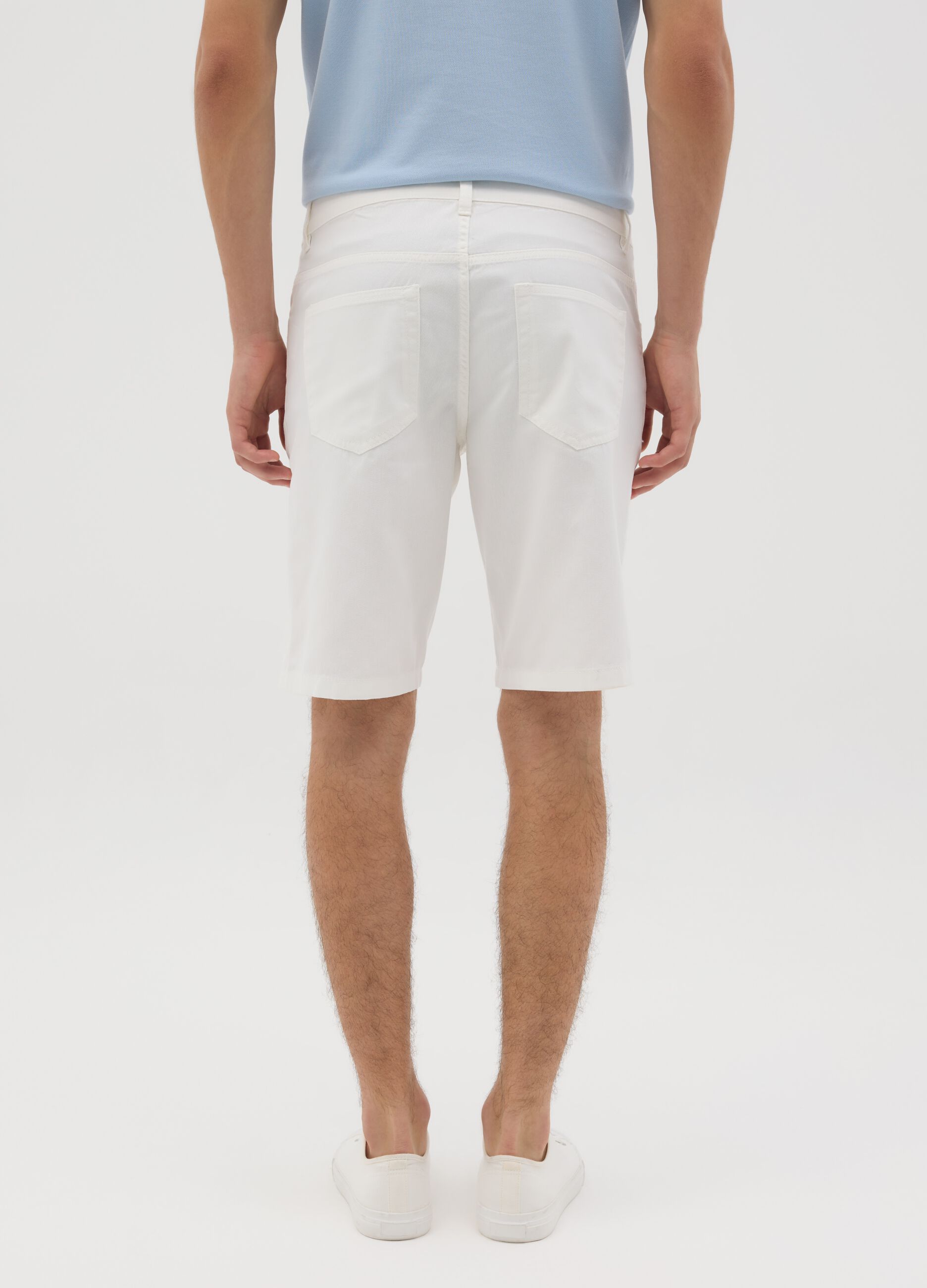 Bermuda da uomo in puro cotone bianco regular fit con tasche