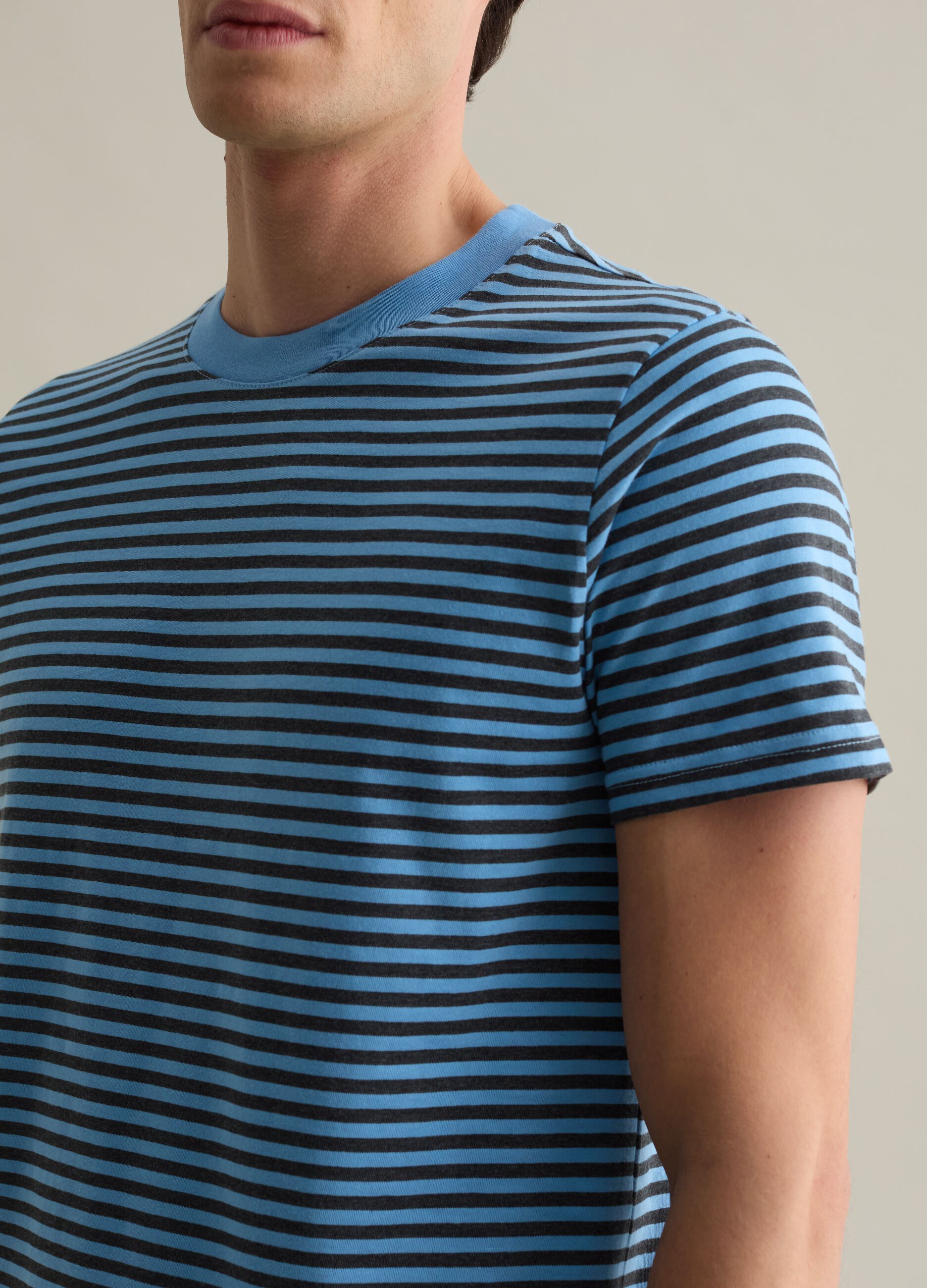 Striped T-shirt with round neck