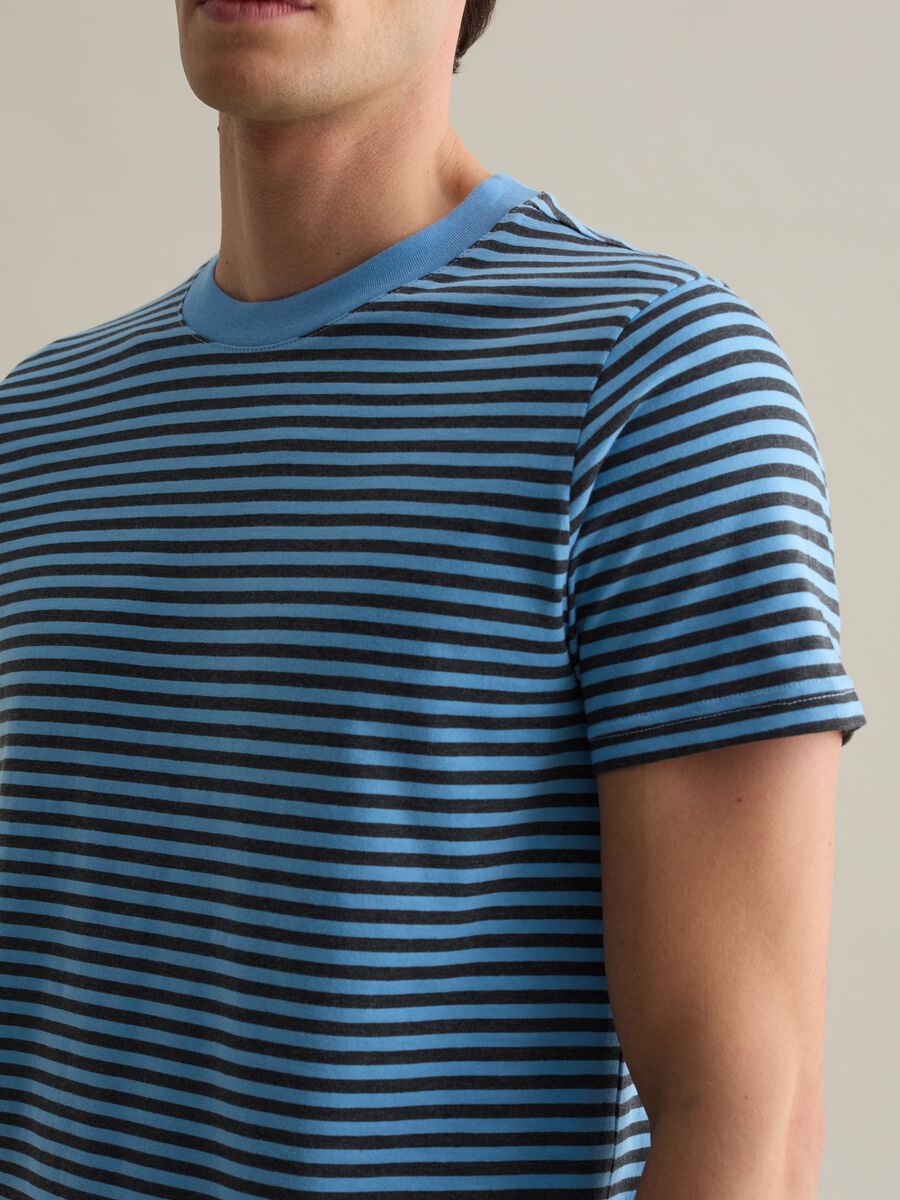Striped T-shirt with round neck_2