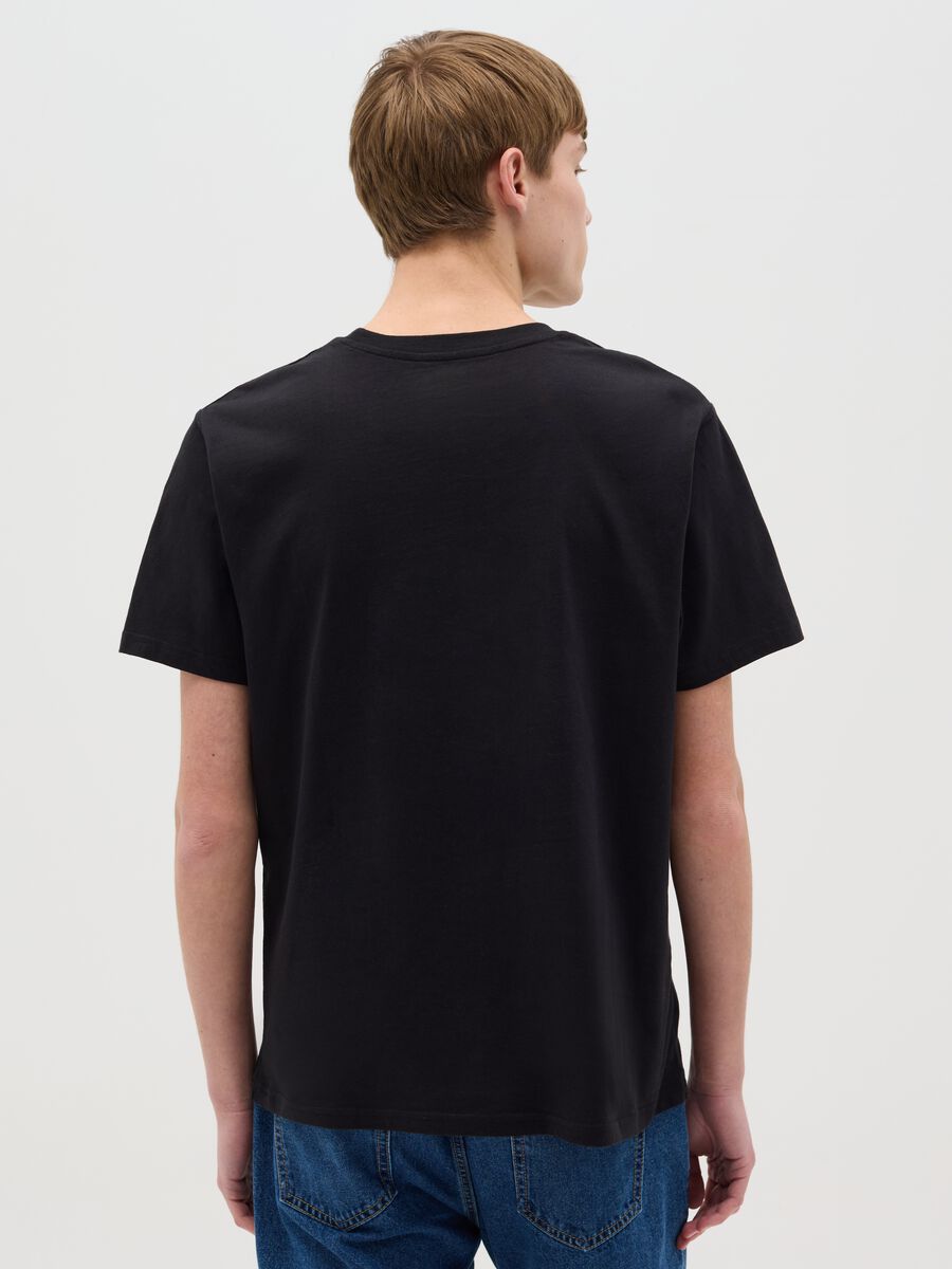Black cotton T-shirt with racing car print_3