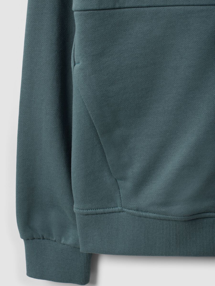 Felpa verde con cappuccio e zip in puro cotone organico per ragazzo relaxed fit_5