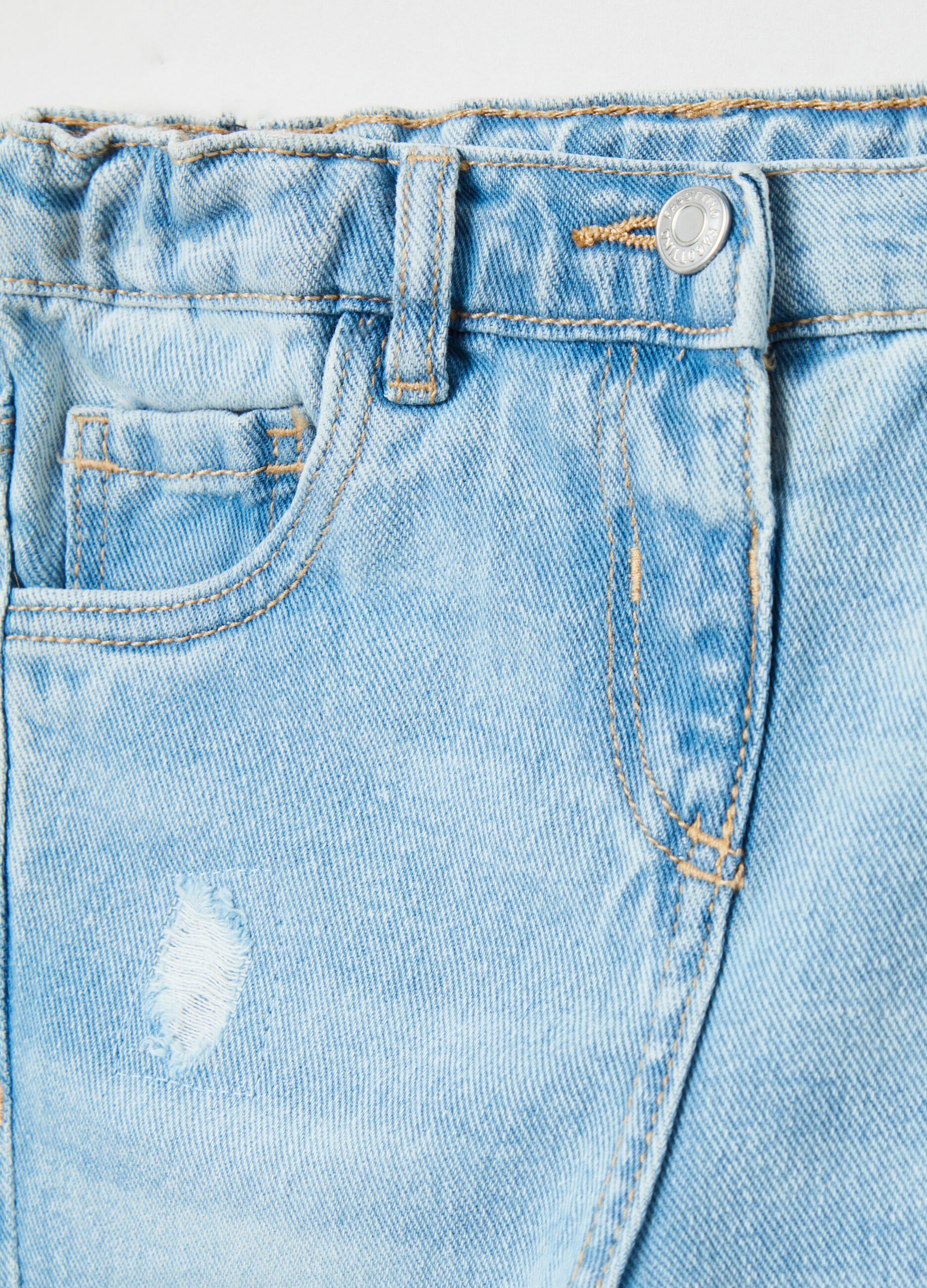 Jeans low fit con abrasioni_2