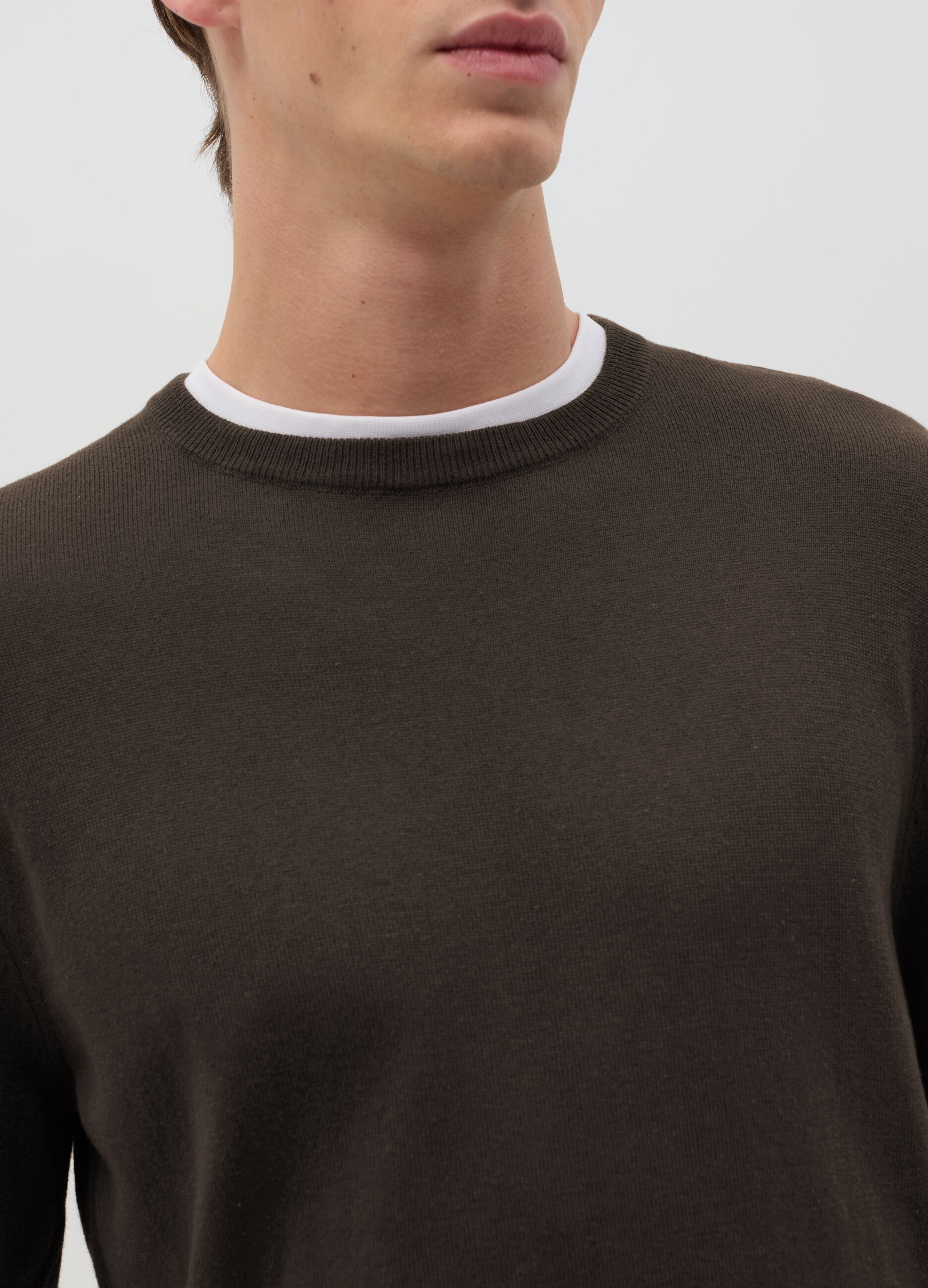 Round neck pullover