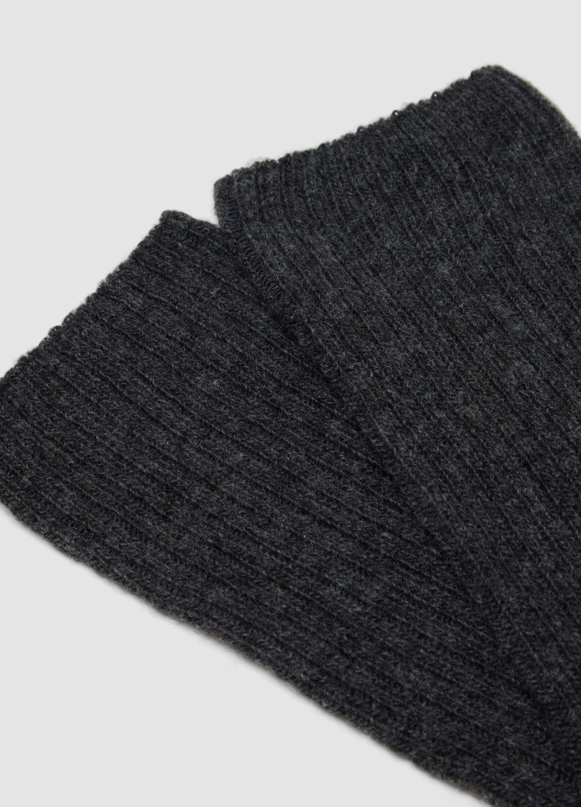 Grey ribbed socks in wool, viscose and stretch cashmere